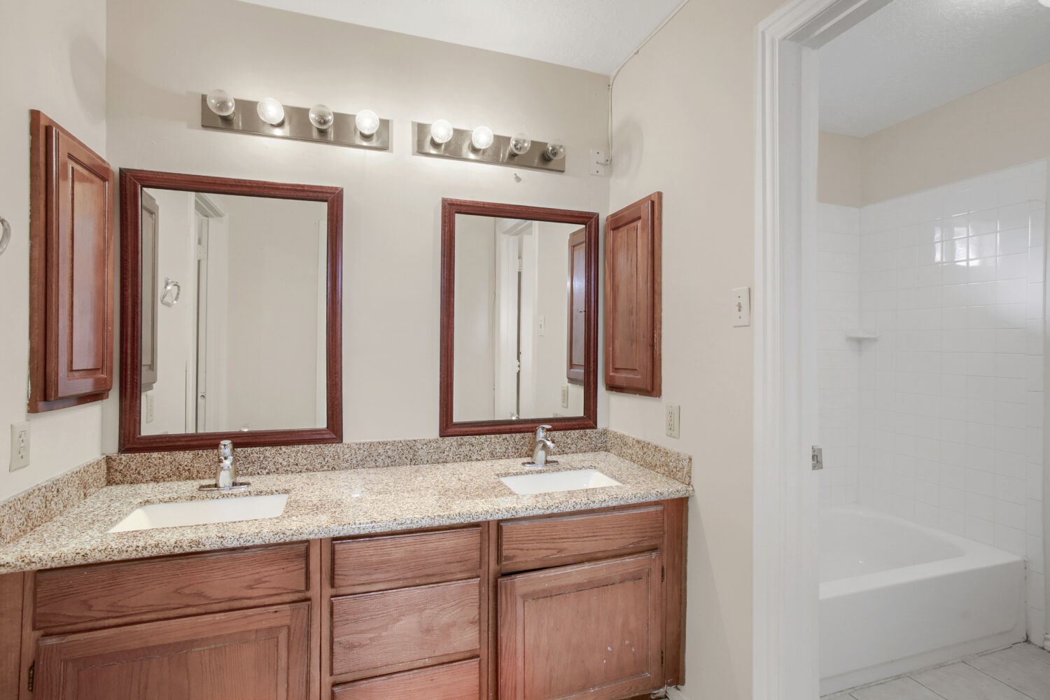 13435 Chipman Glen Drive Property Photo 8
