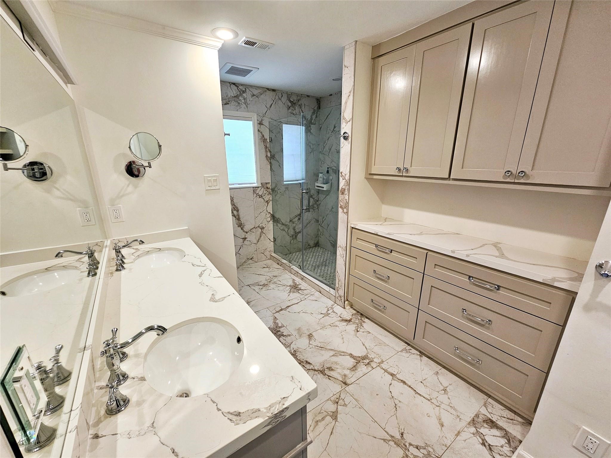 9738 Braesmont Drive Property Photo 4