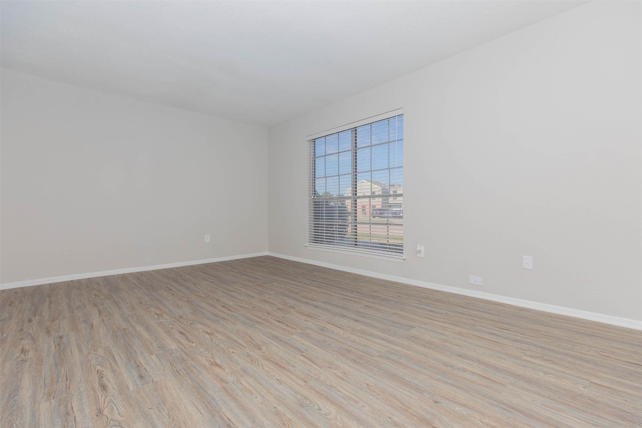 3125 Crestdale Drive 1418 Property Photo 2