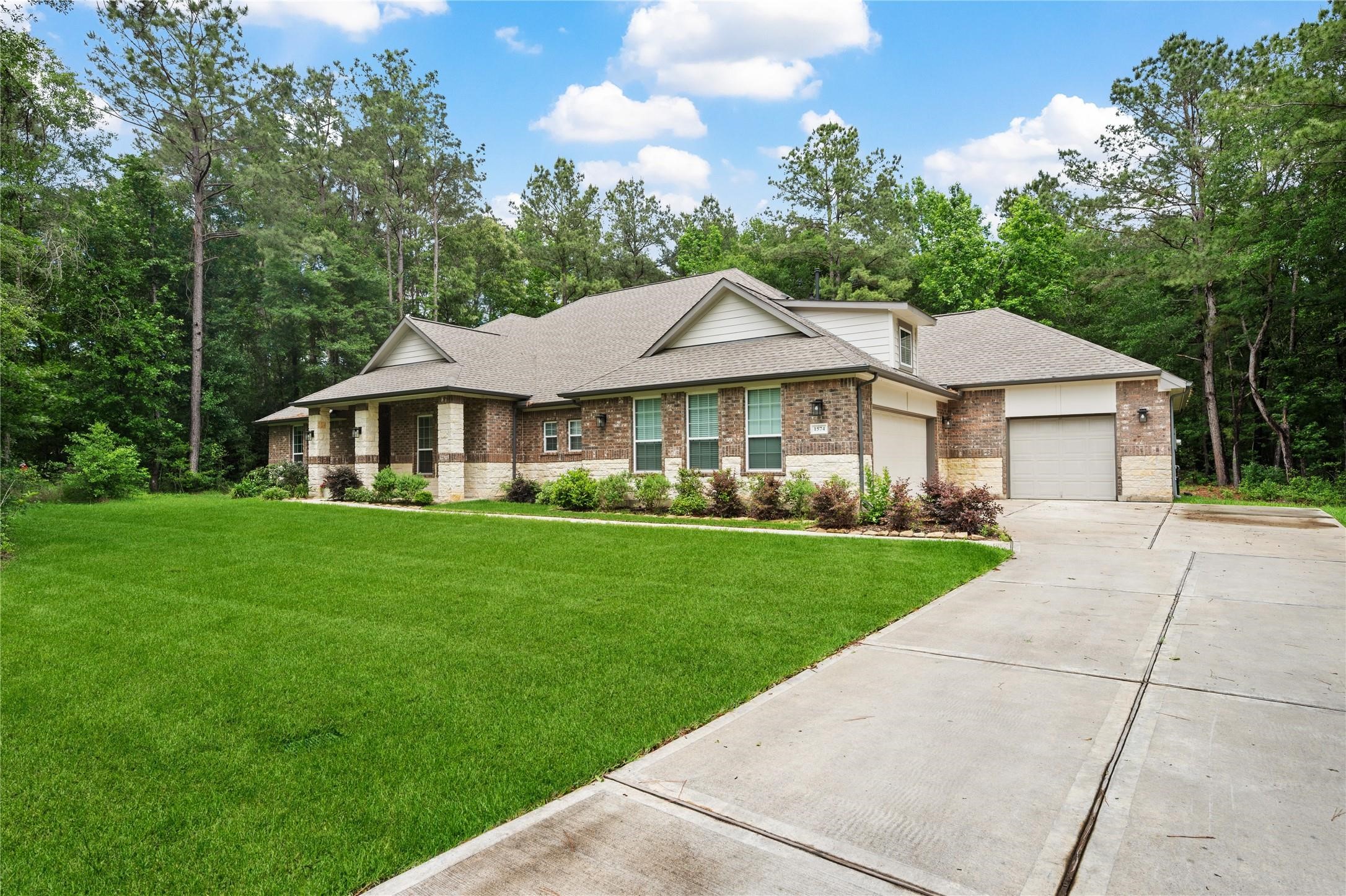 1574 Silver Creek Lane Property Photo 2