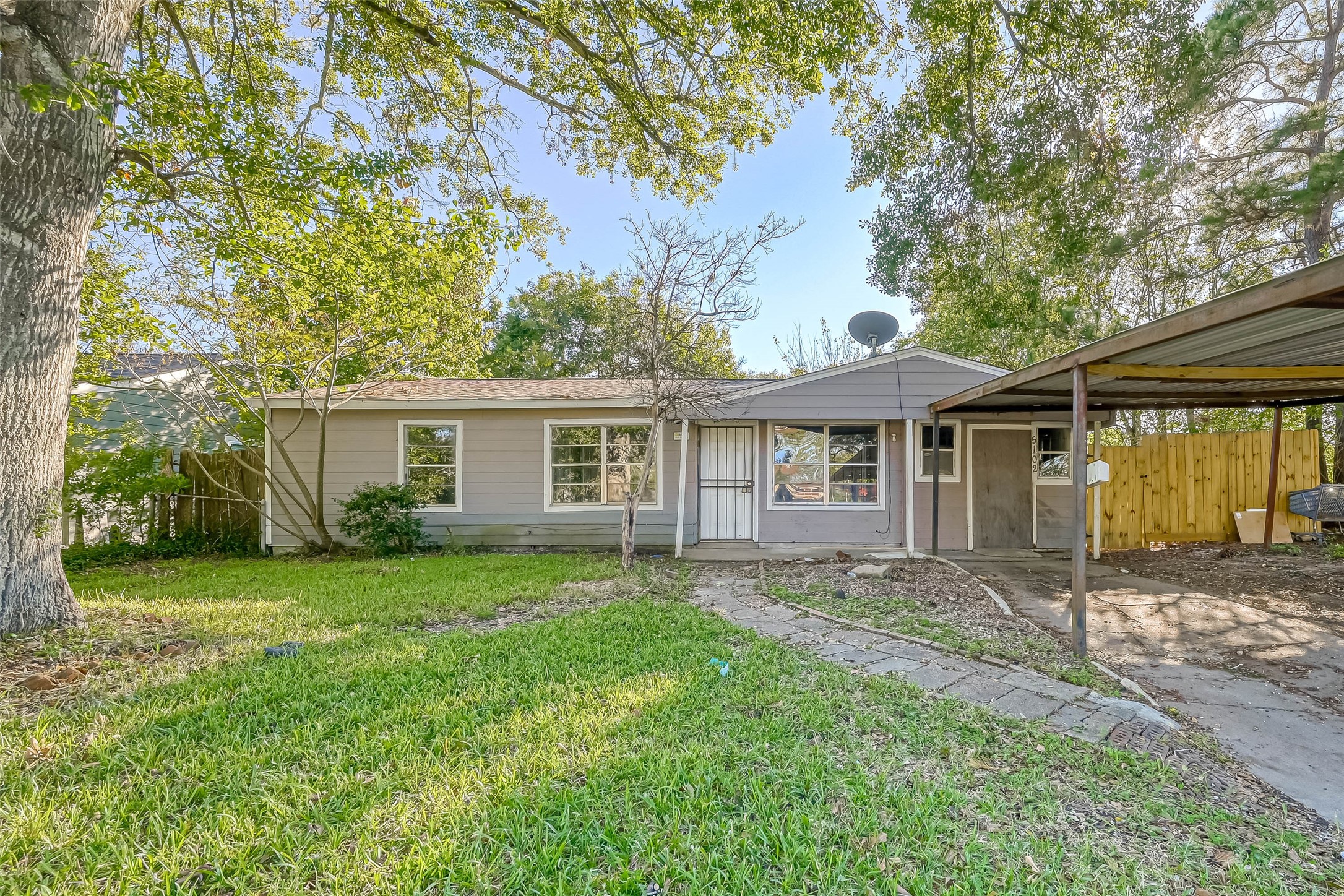 5102 Lyndhurst Drive Property Photo 1