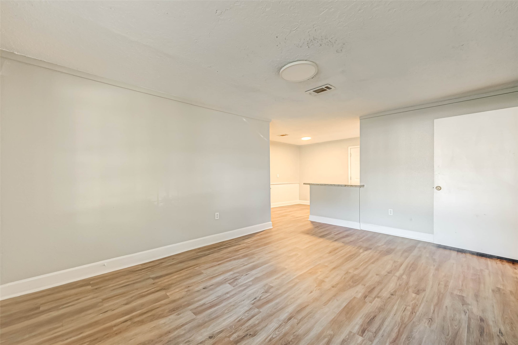 5102 Lyndhurst Drive Property Photo 2