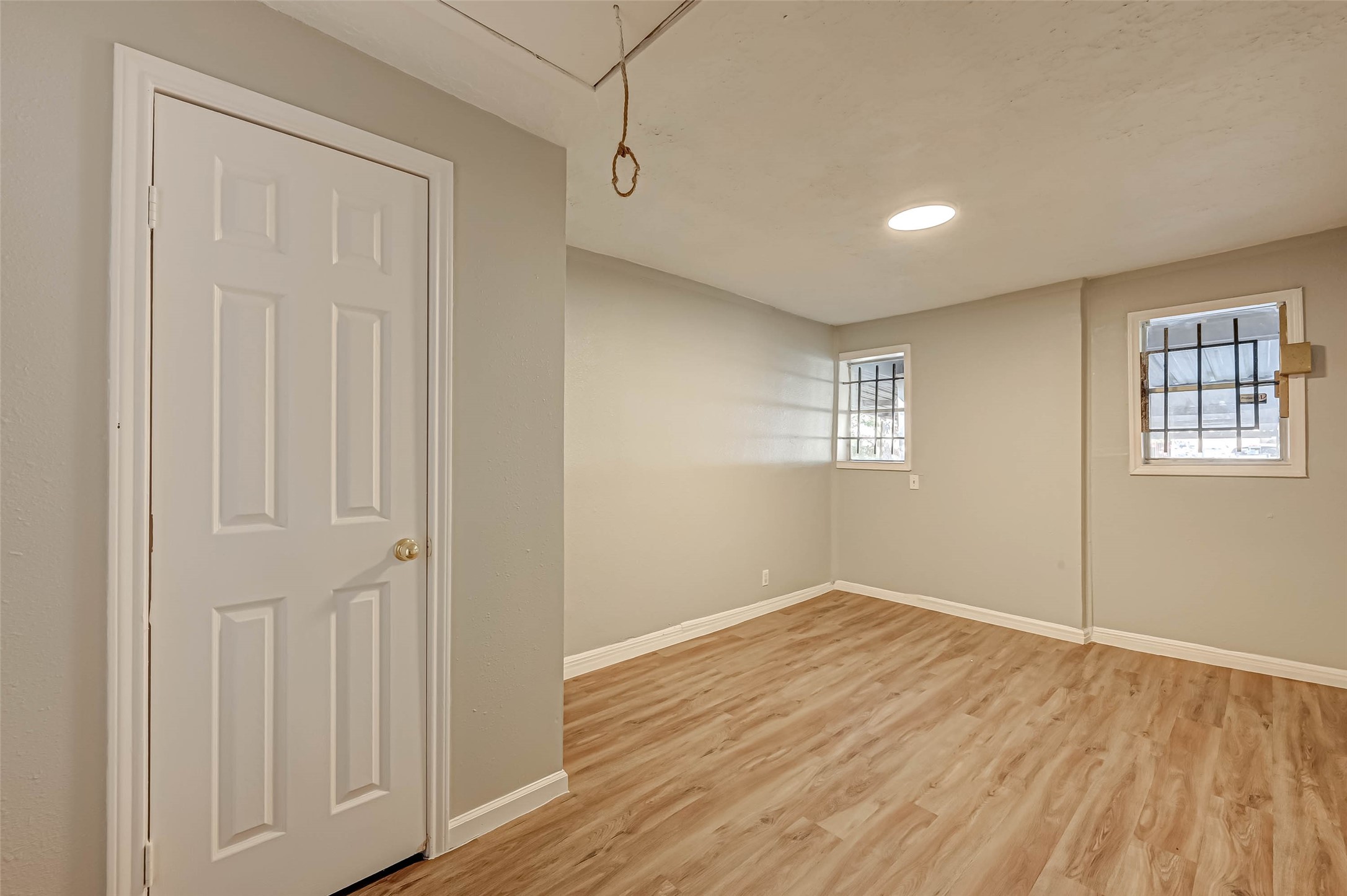 5102 Lyndhurst Drive Property Photo 8