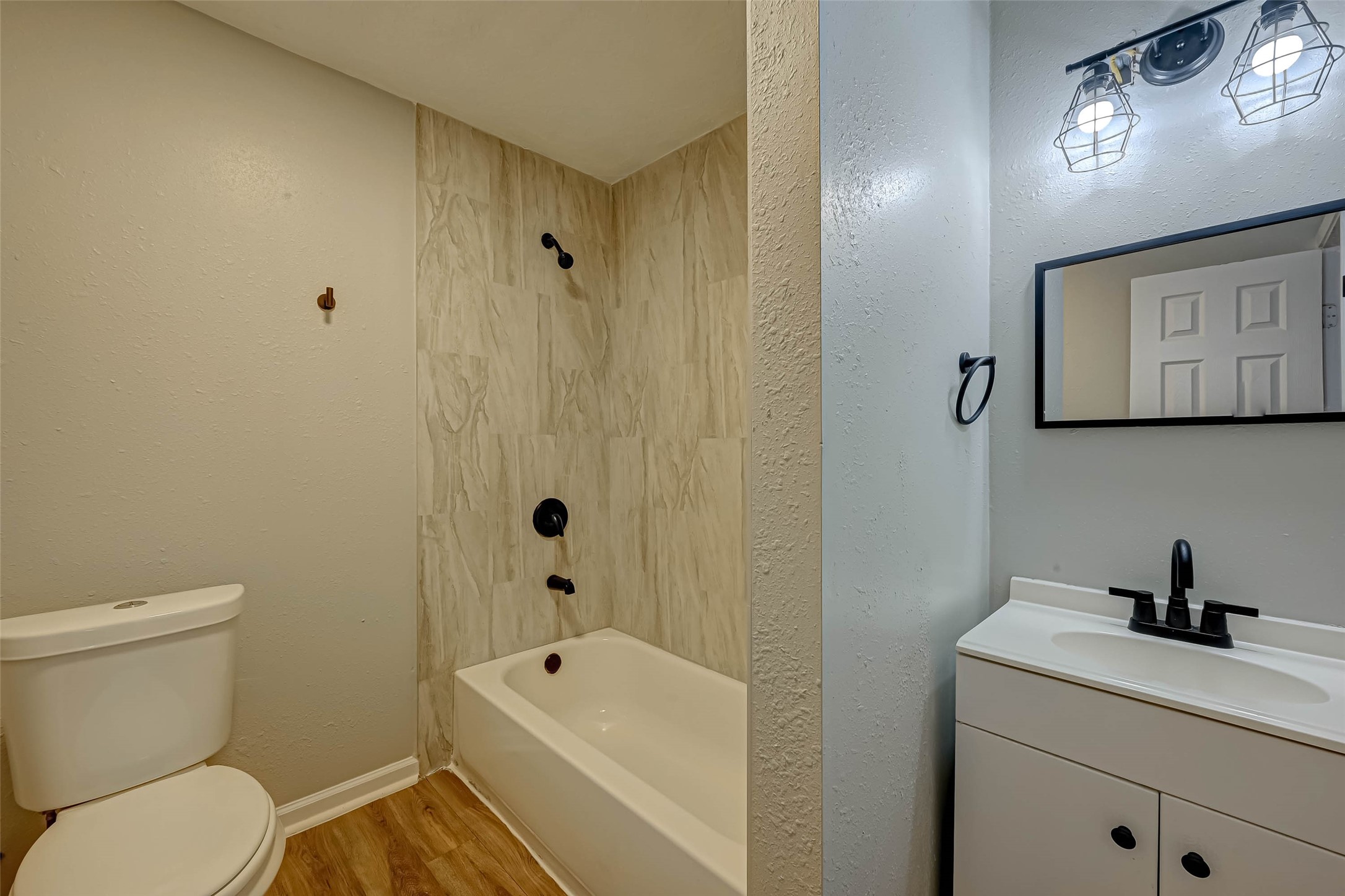 5102 Lyndhurst Drive Property Photo 9