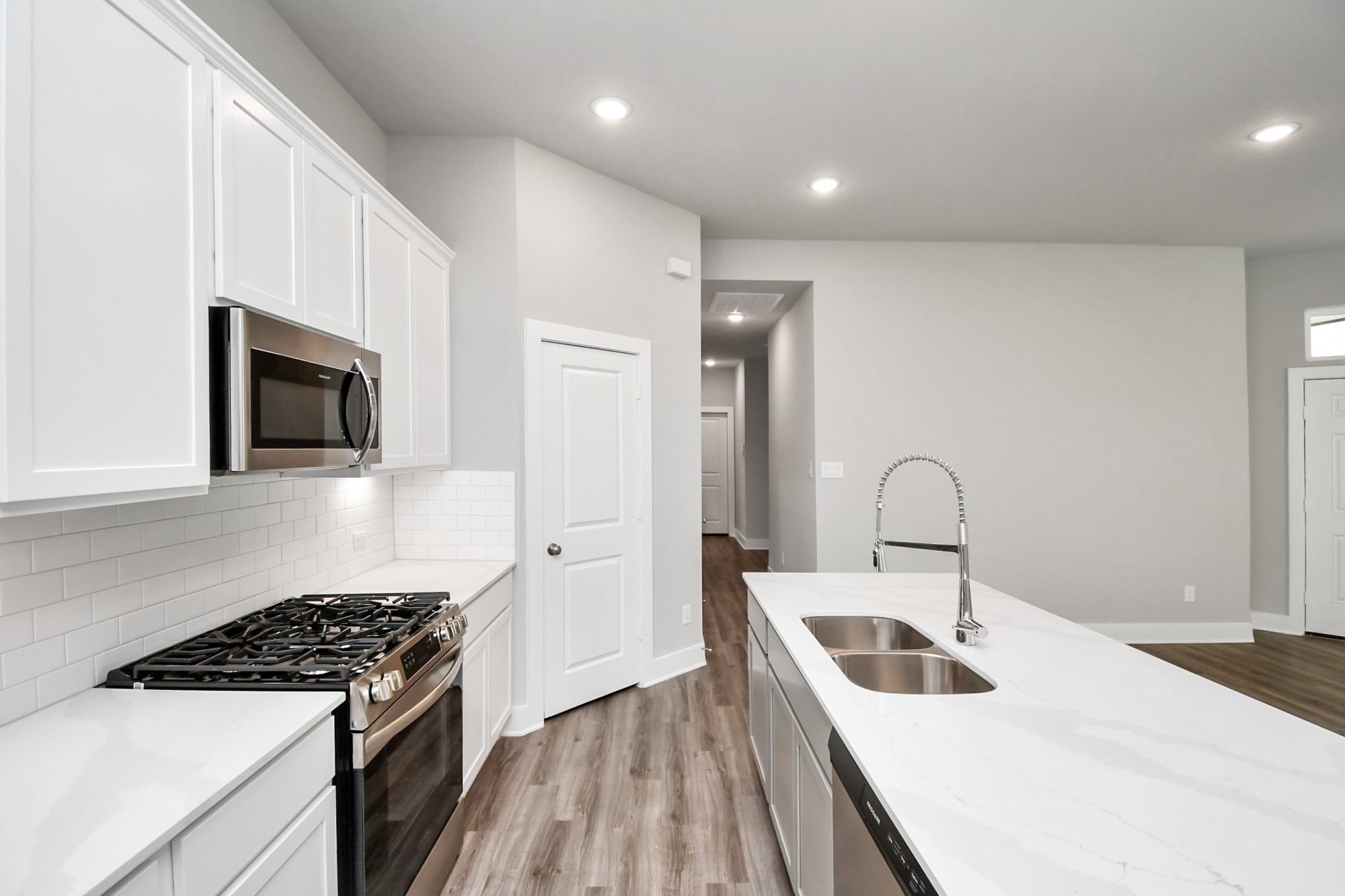 21027 Bay Village Drive B Property Photo 6