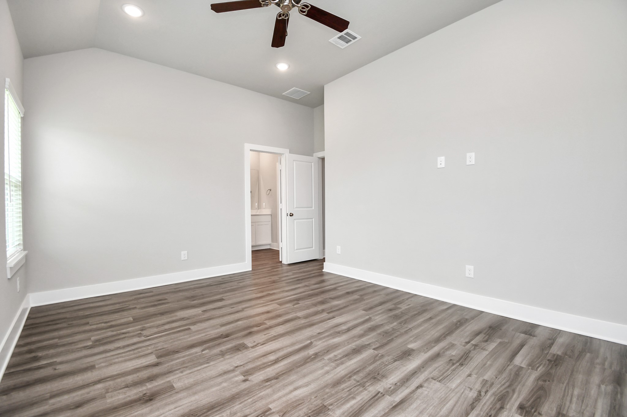 21027 Bay Village Drive B Property Photo 10