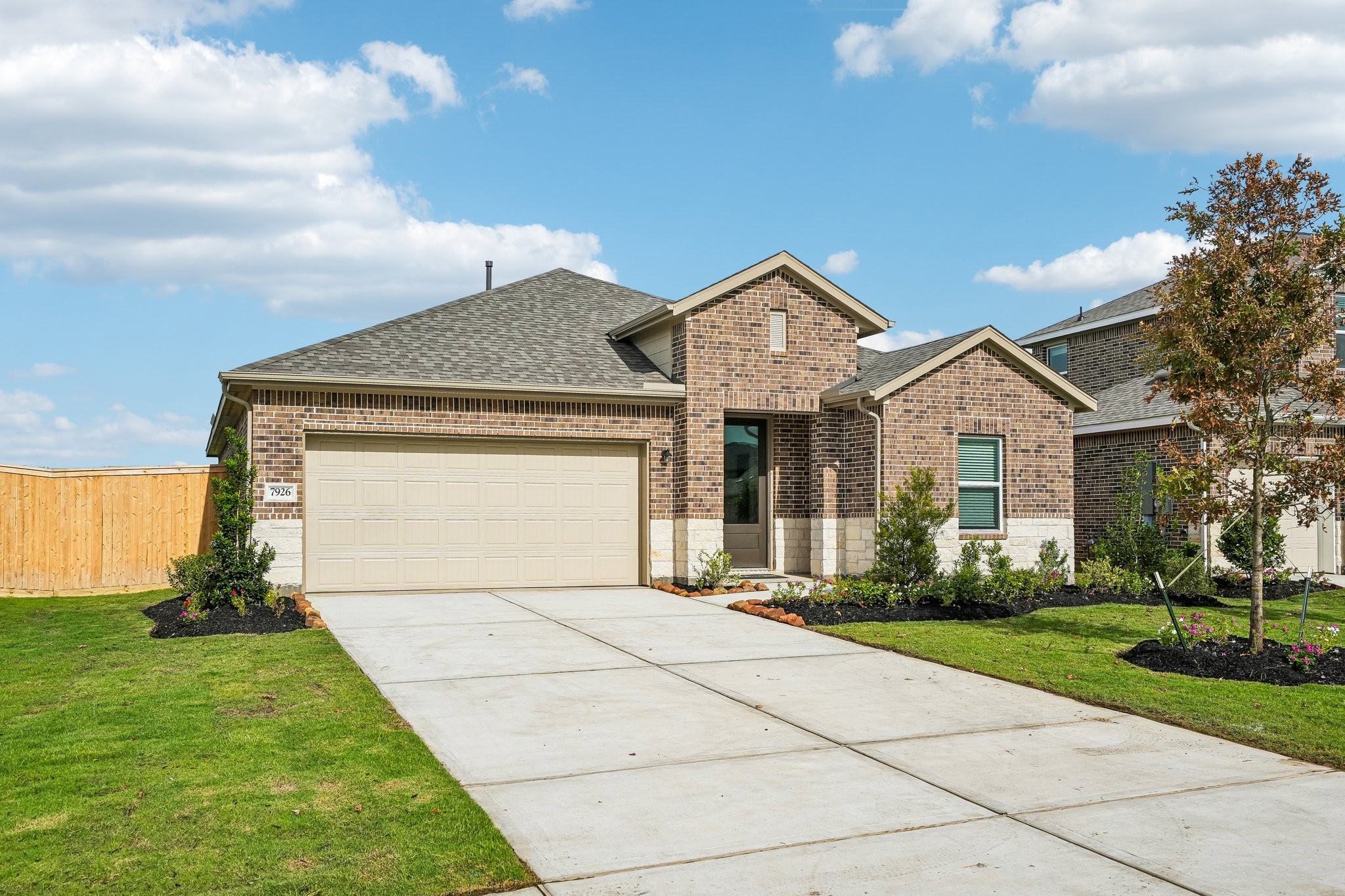 7926 Jade Crest Drive Property Photo 2
