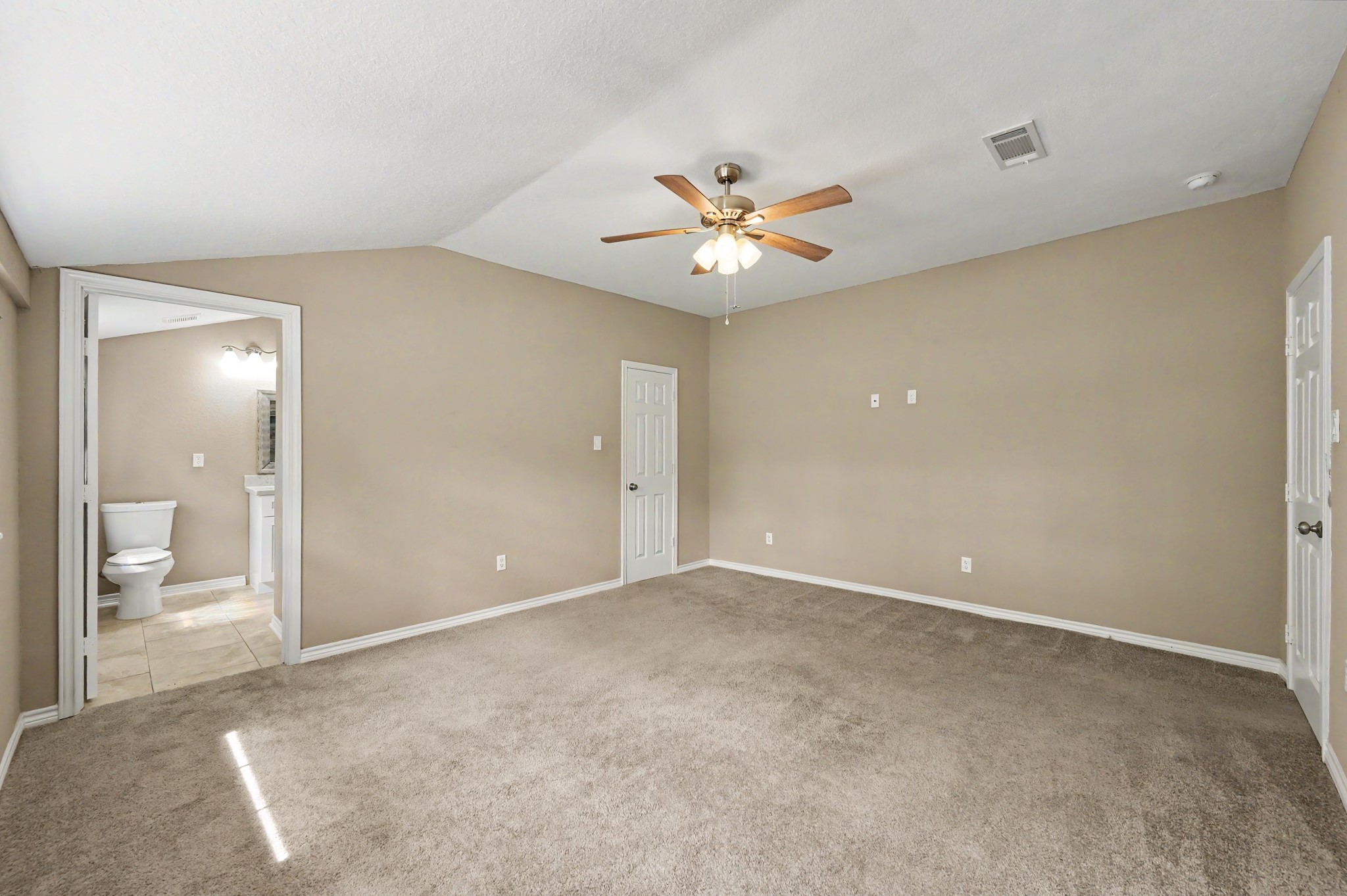 15211 Jamaica Drive Property Photo 27