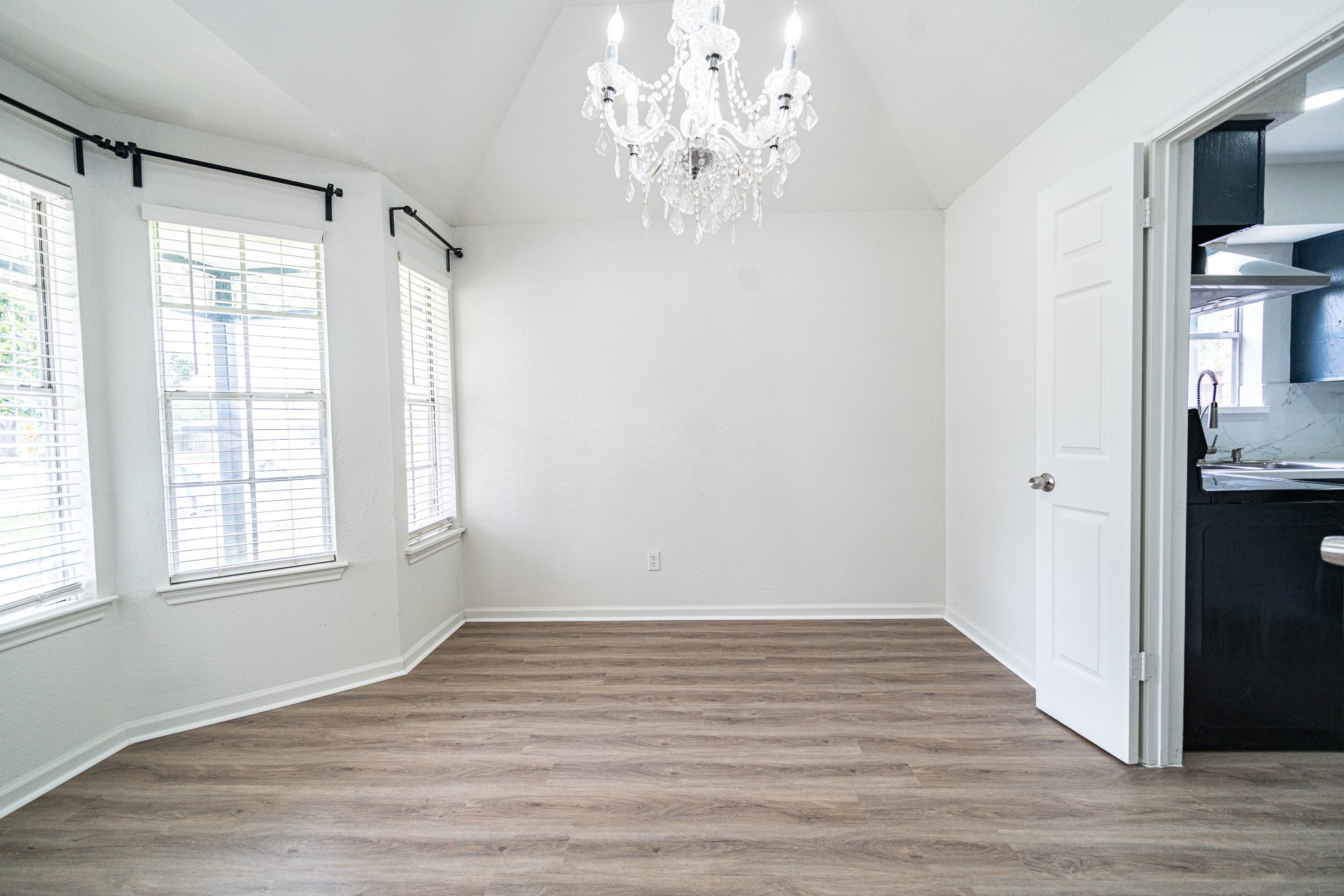 9107 Belle Glen Drive Property Photo 5