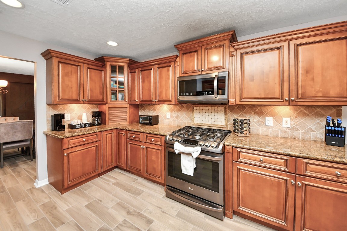 12711 Laurel Bank Way Property Photo 4