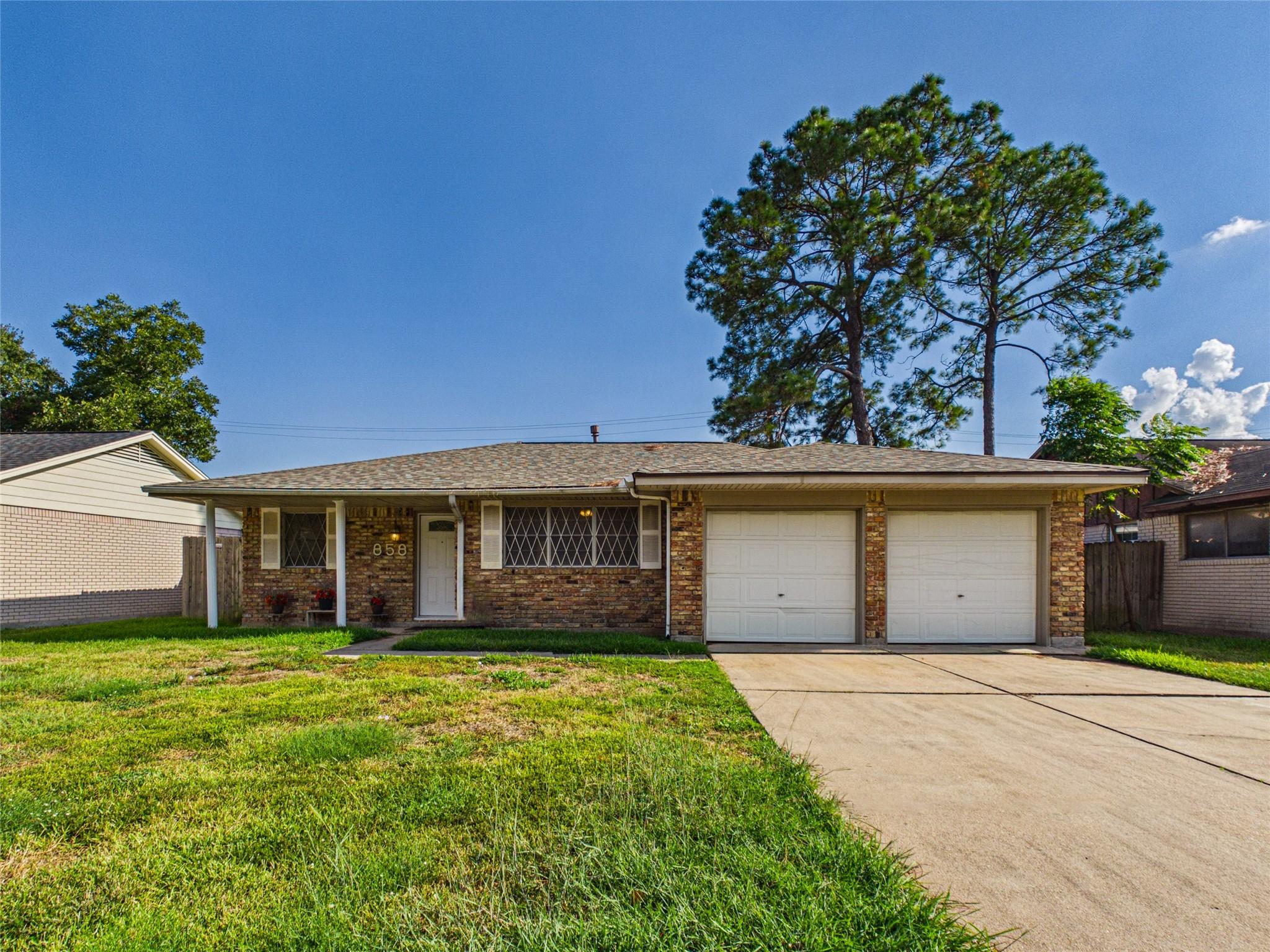 858 Shawnee Street, Houston Tx 77034 Property Photo 1