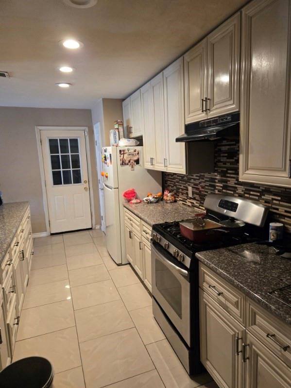 5811 Ludington Drive Property Photo 3