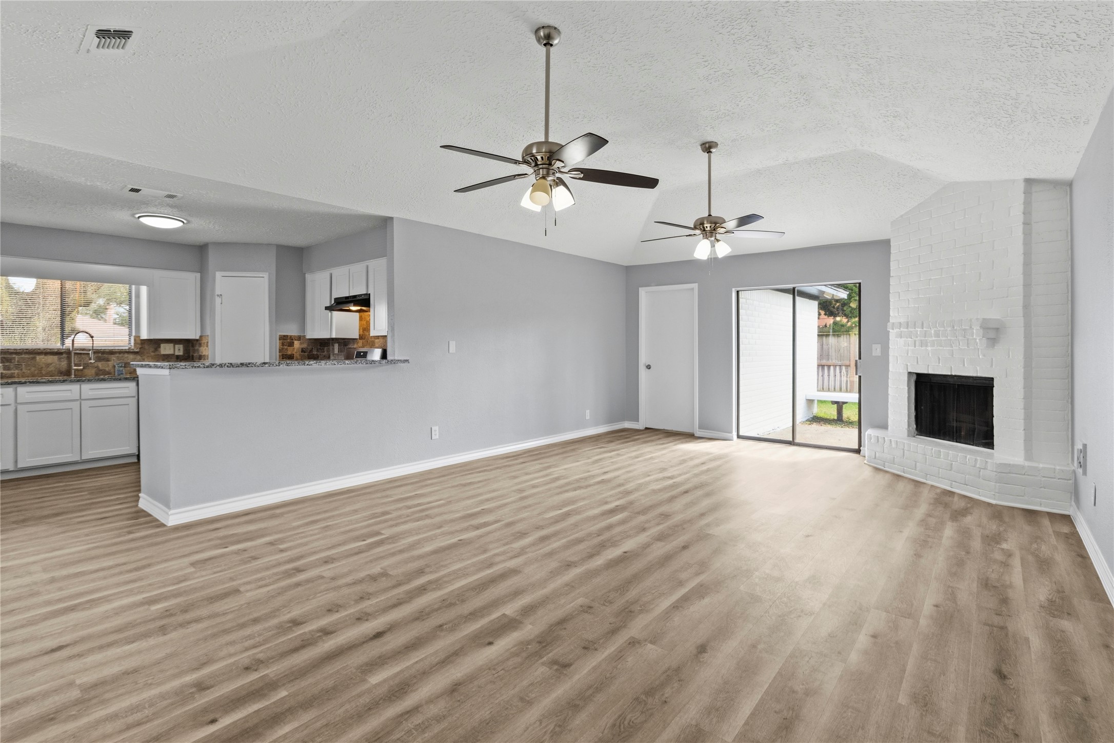 20903 Union Park Drive Property Photo 4