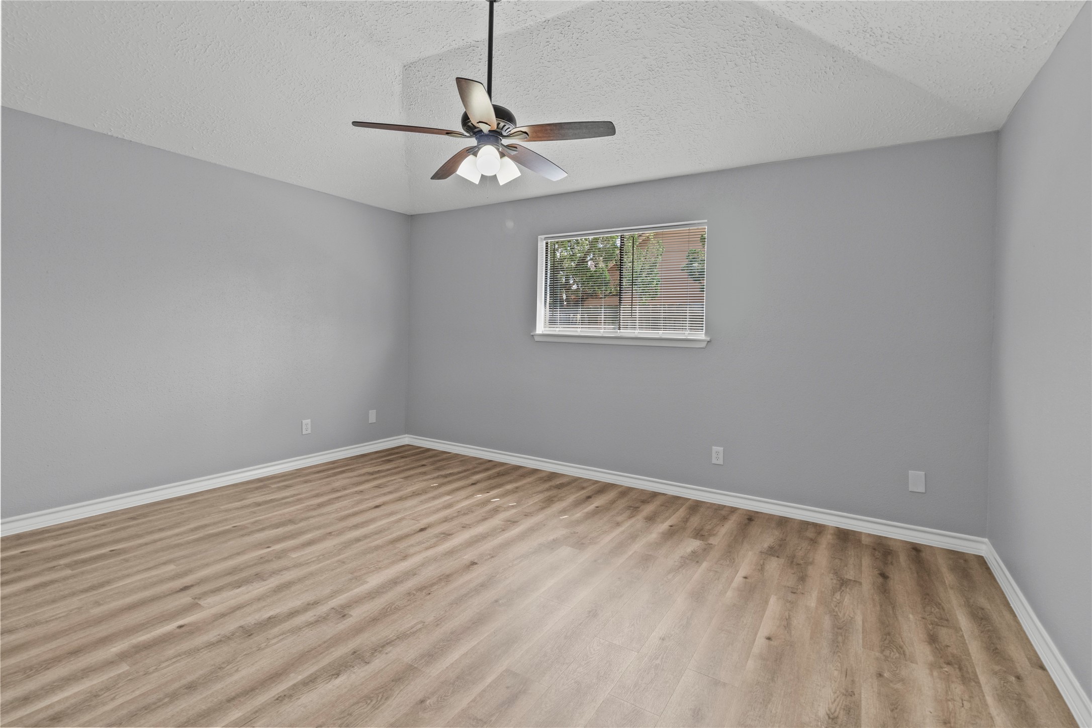 20903 Union Park Drive Property Photo 10