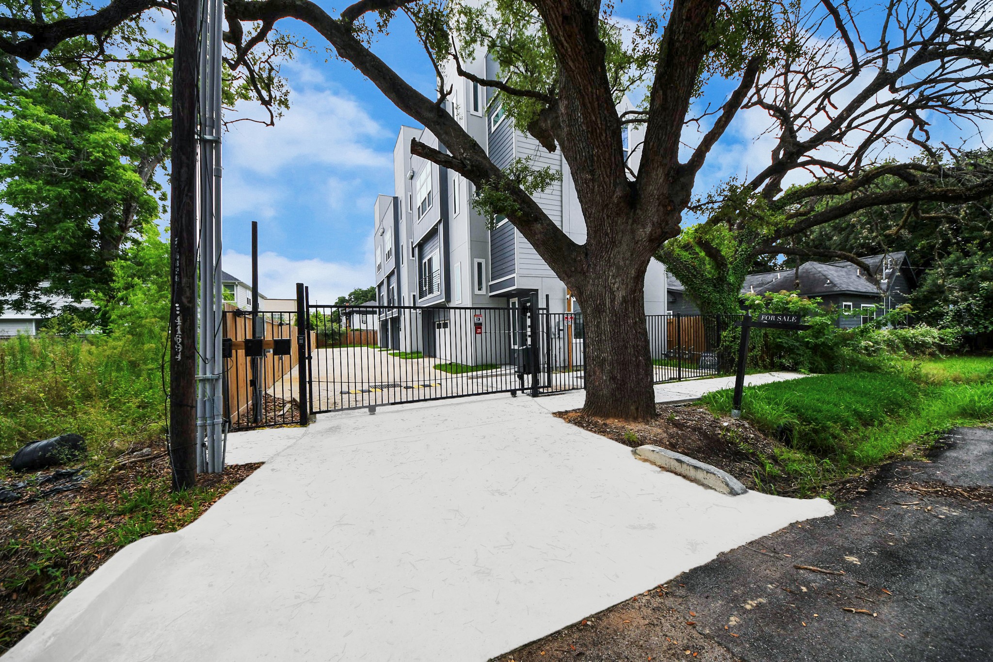 2709 Dennis Street Property Photo 5