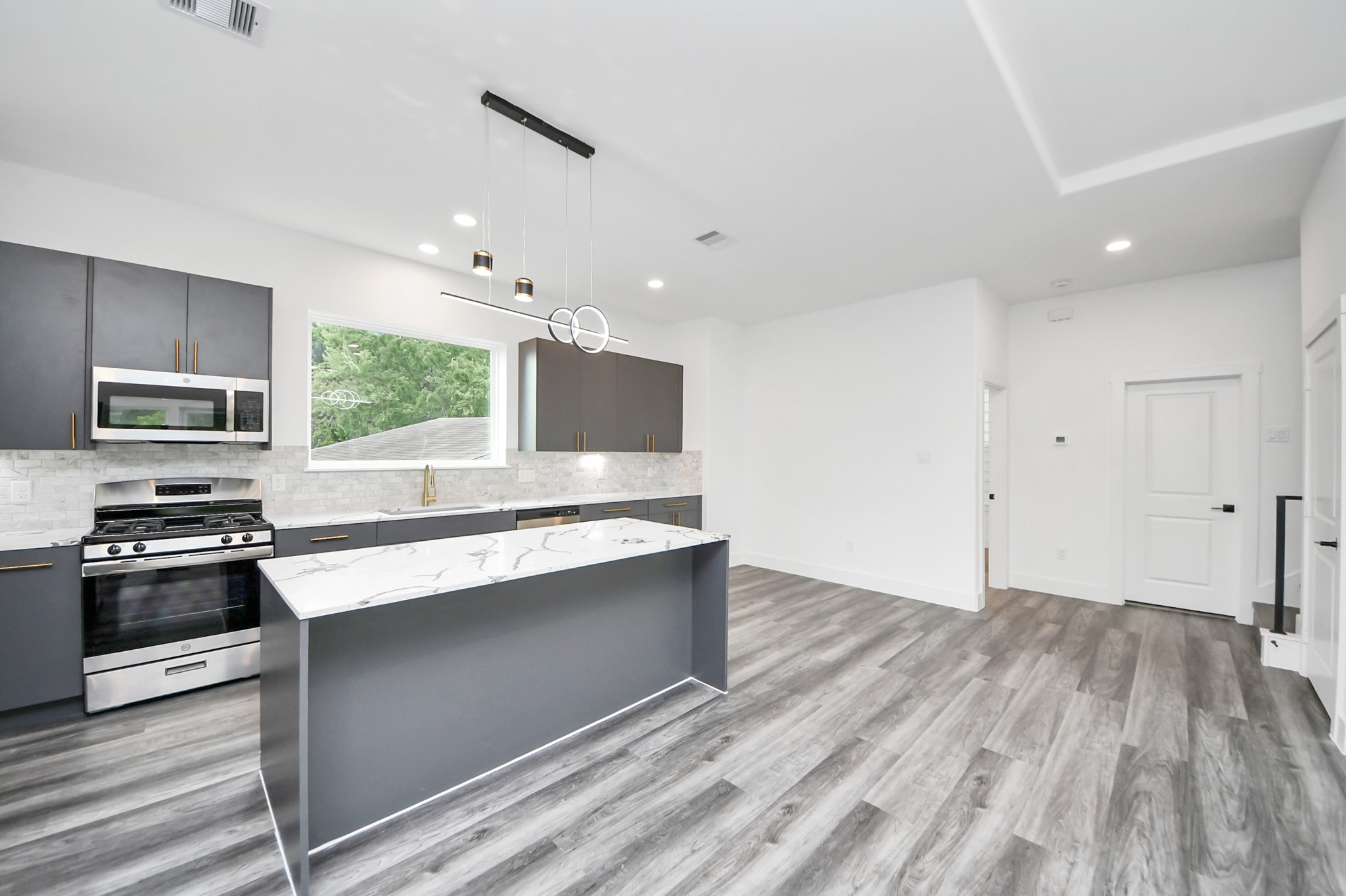 2709 Dennis Street Property Photo 18