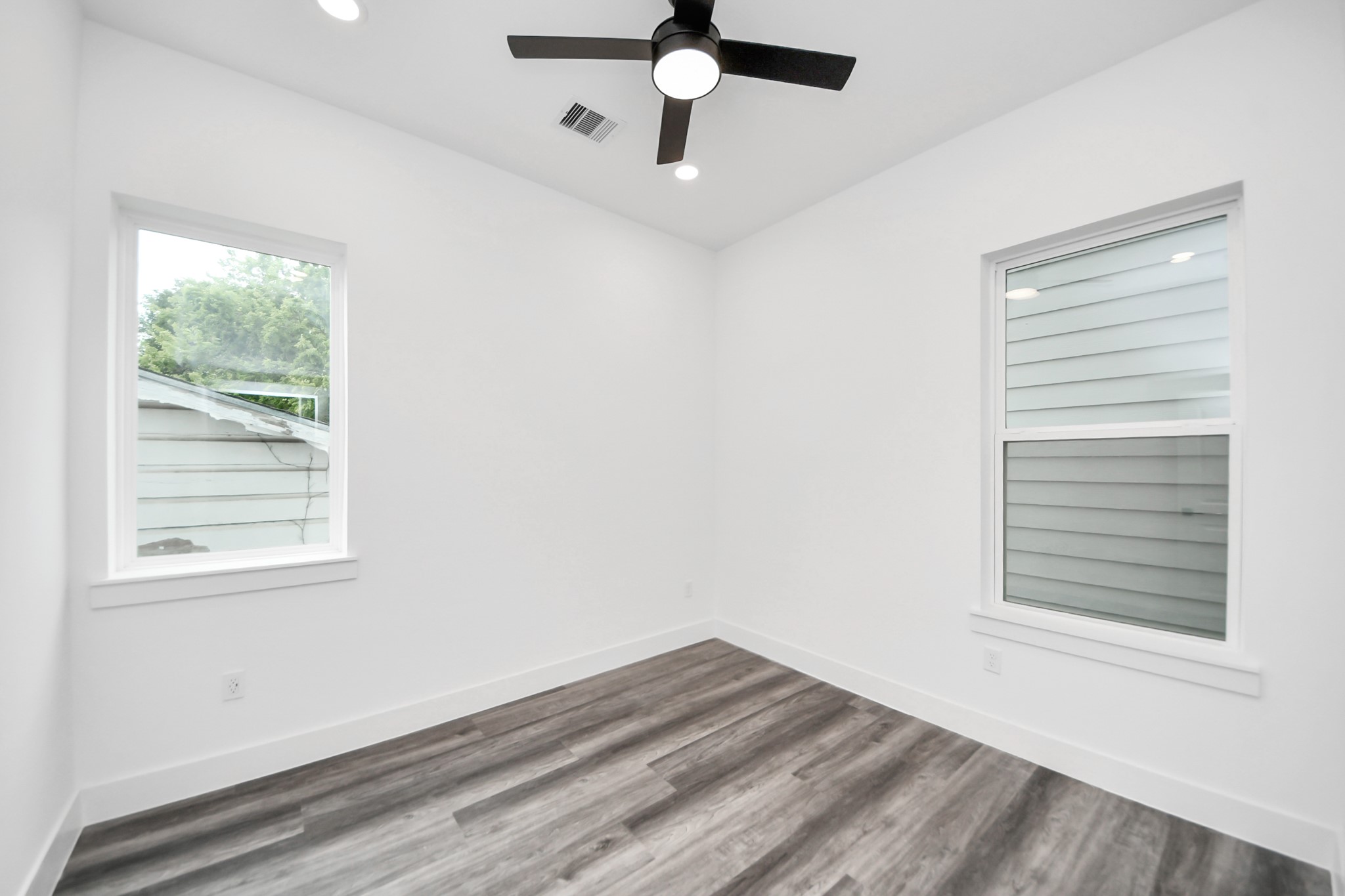 2709 Dennis Street Property Photo 24