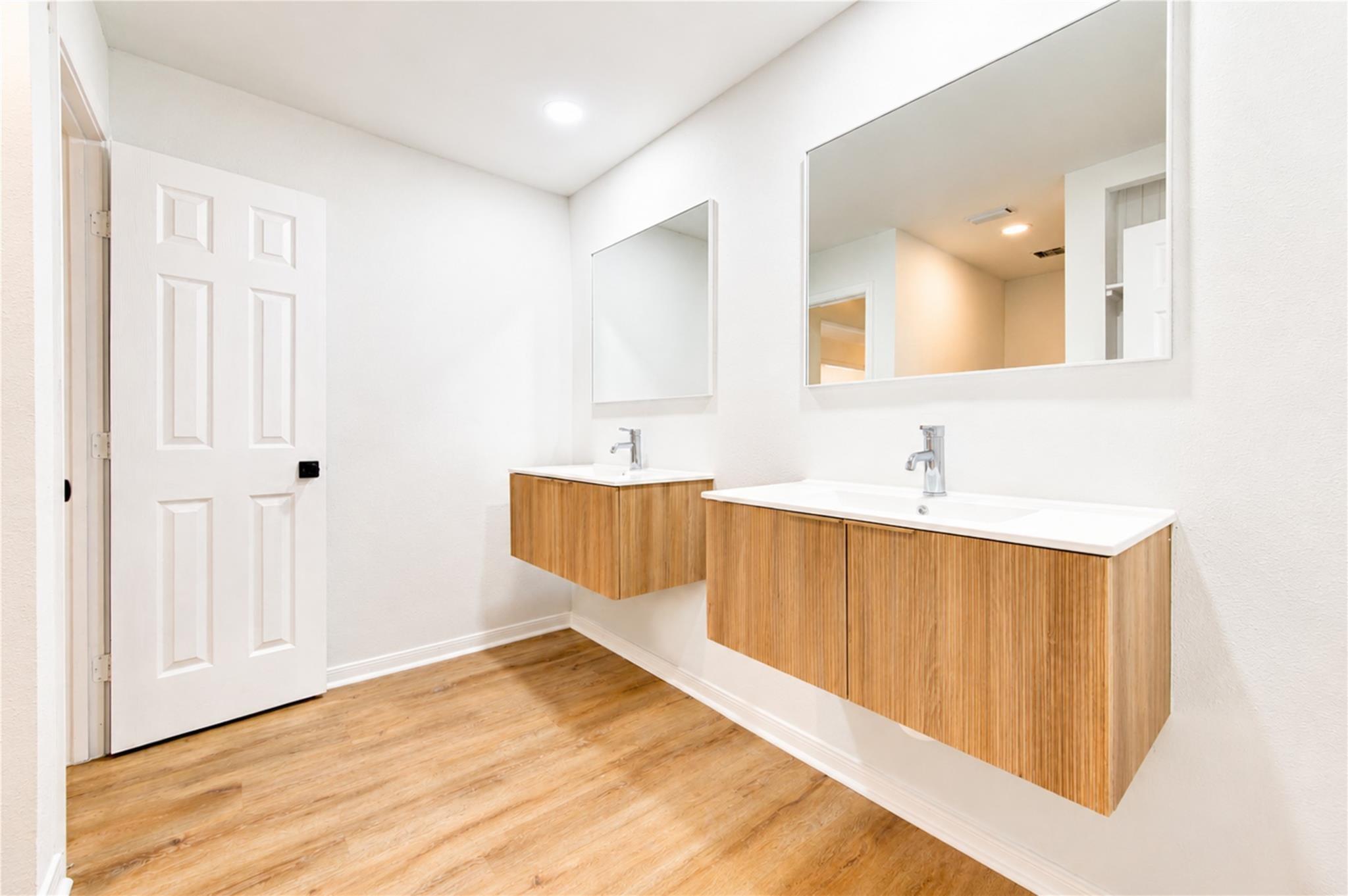 25027 Barmby Drive Property Photo 20