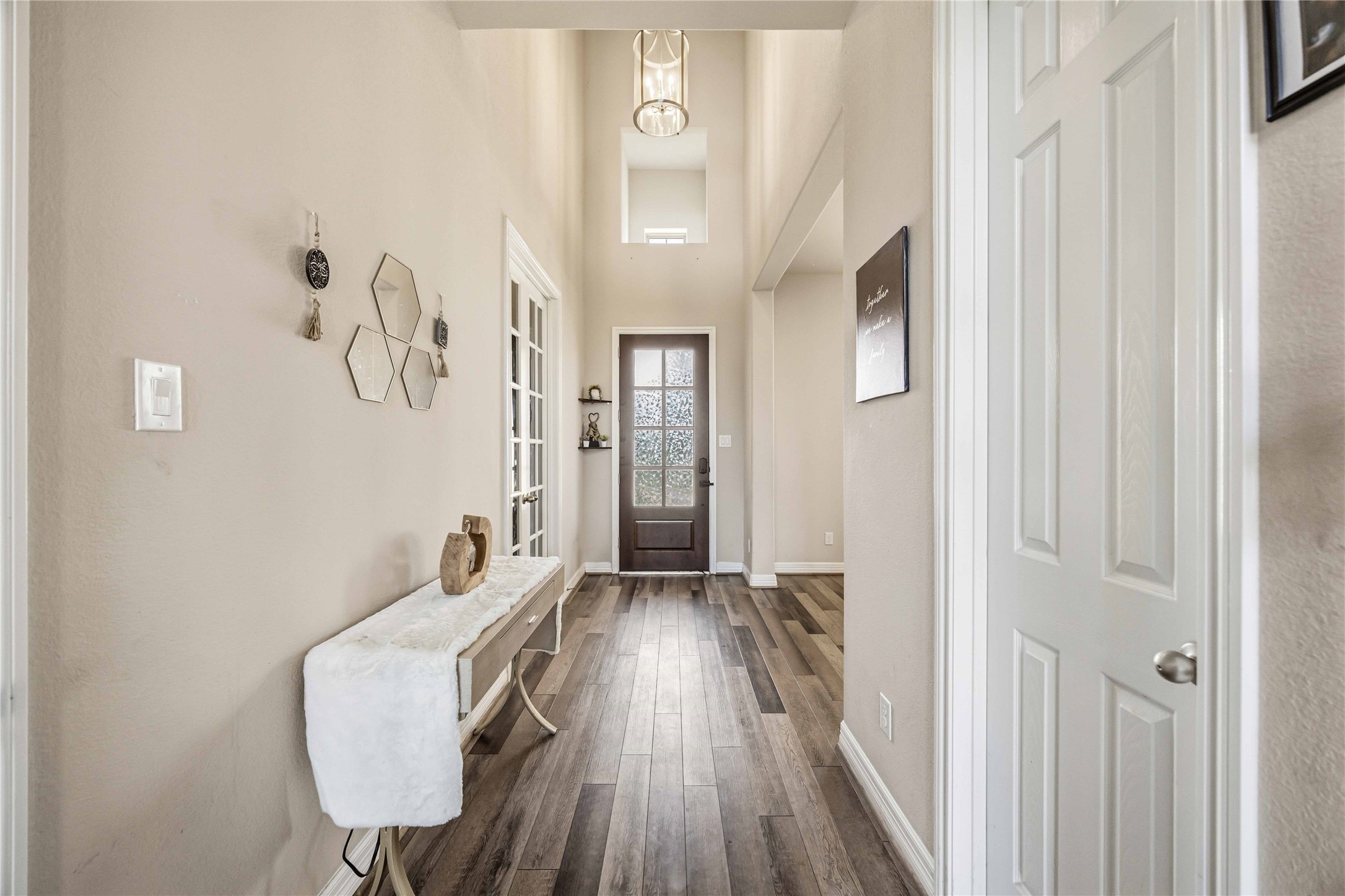 12721 Flora Manor Drive Property Photo 3