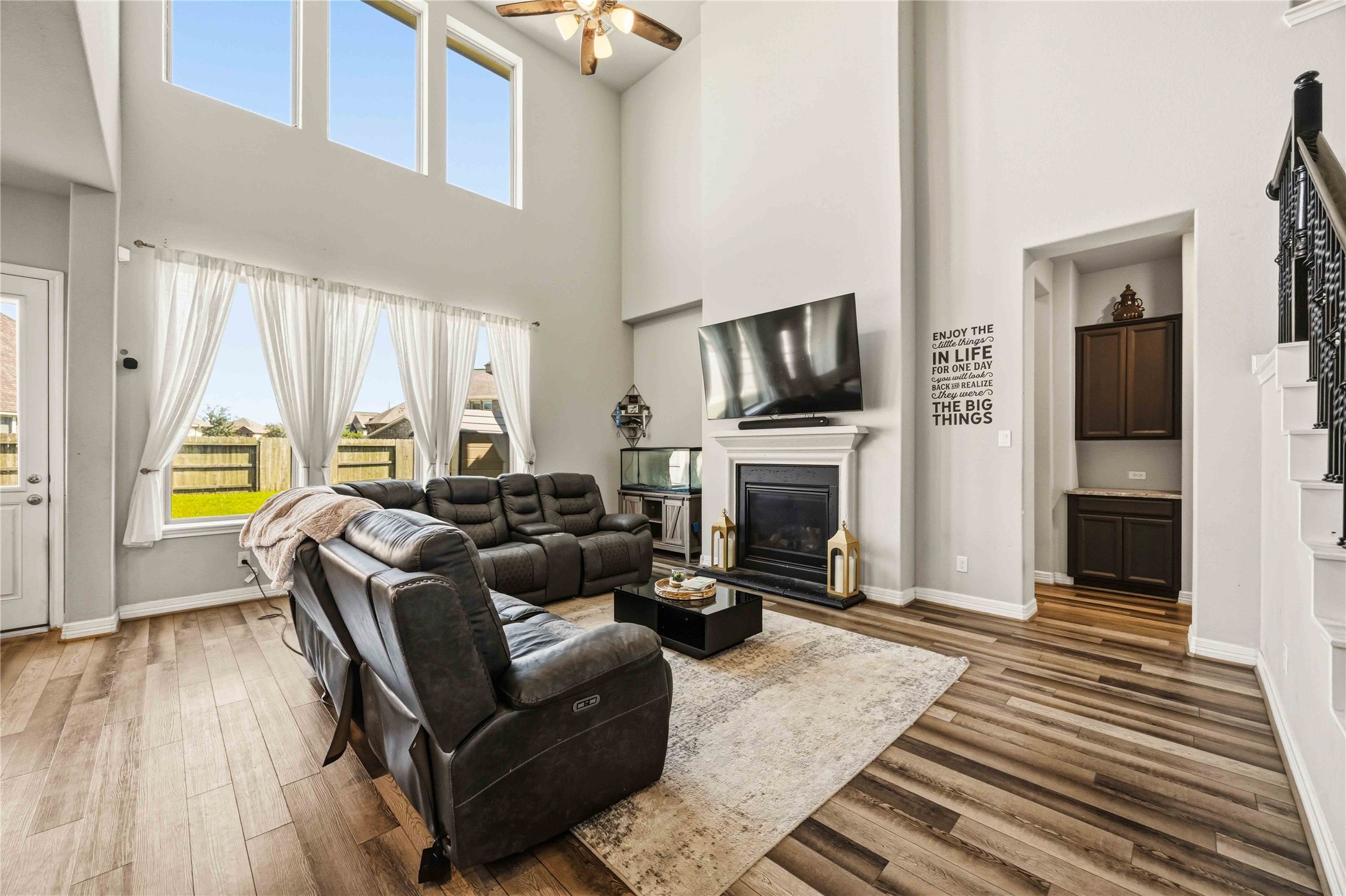 12721 Flora Manor Drive Property Photo 6