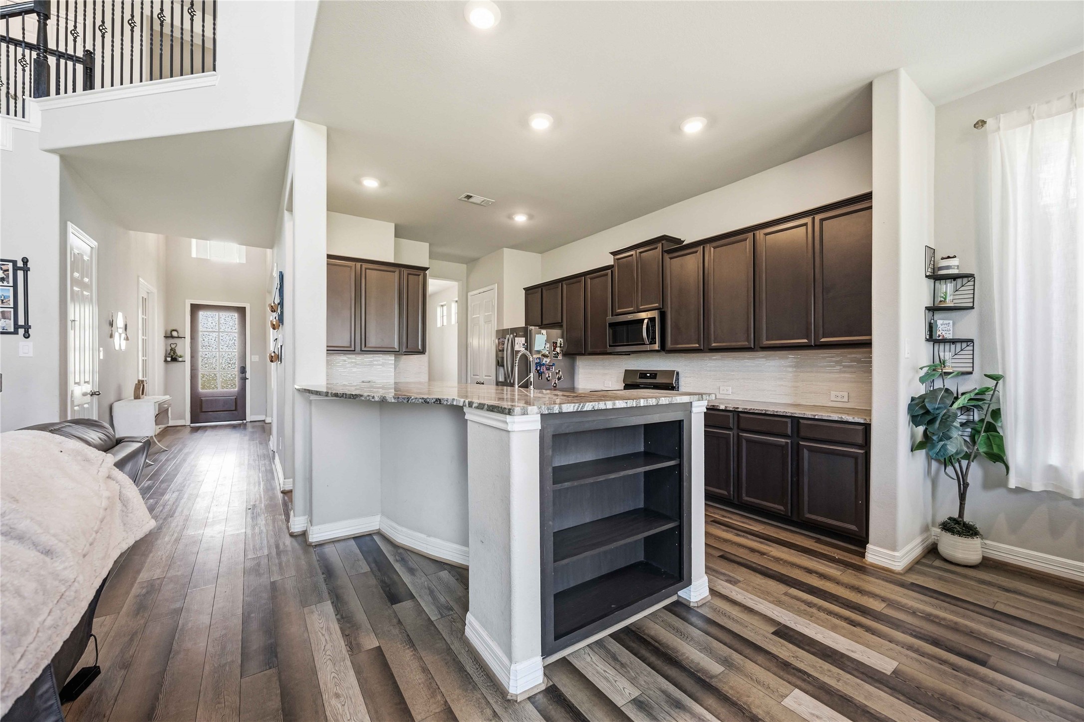 12721 Flora Manor Drive Property Photo 8