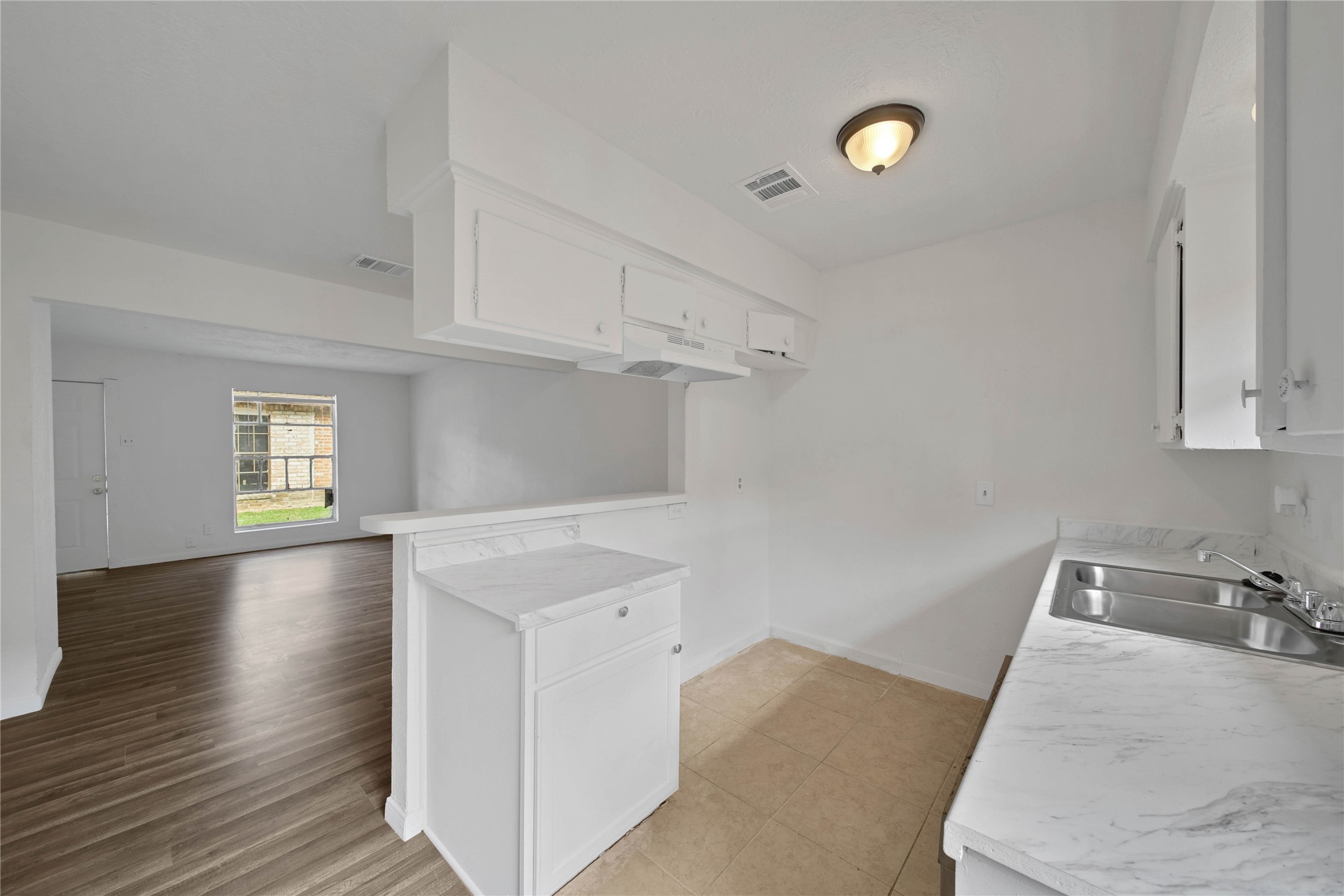 10006 Neuens Road 1 Property Photo 3