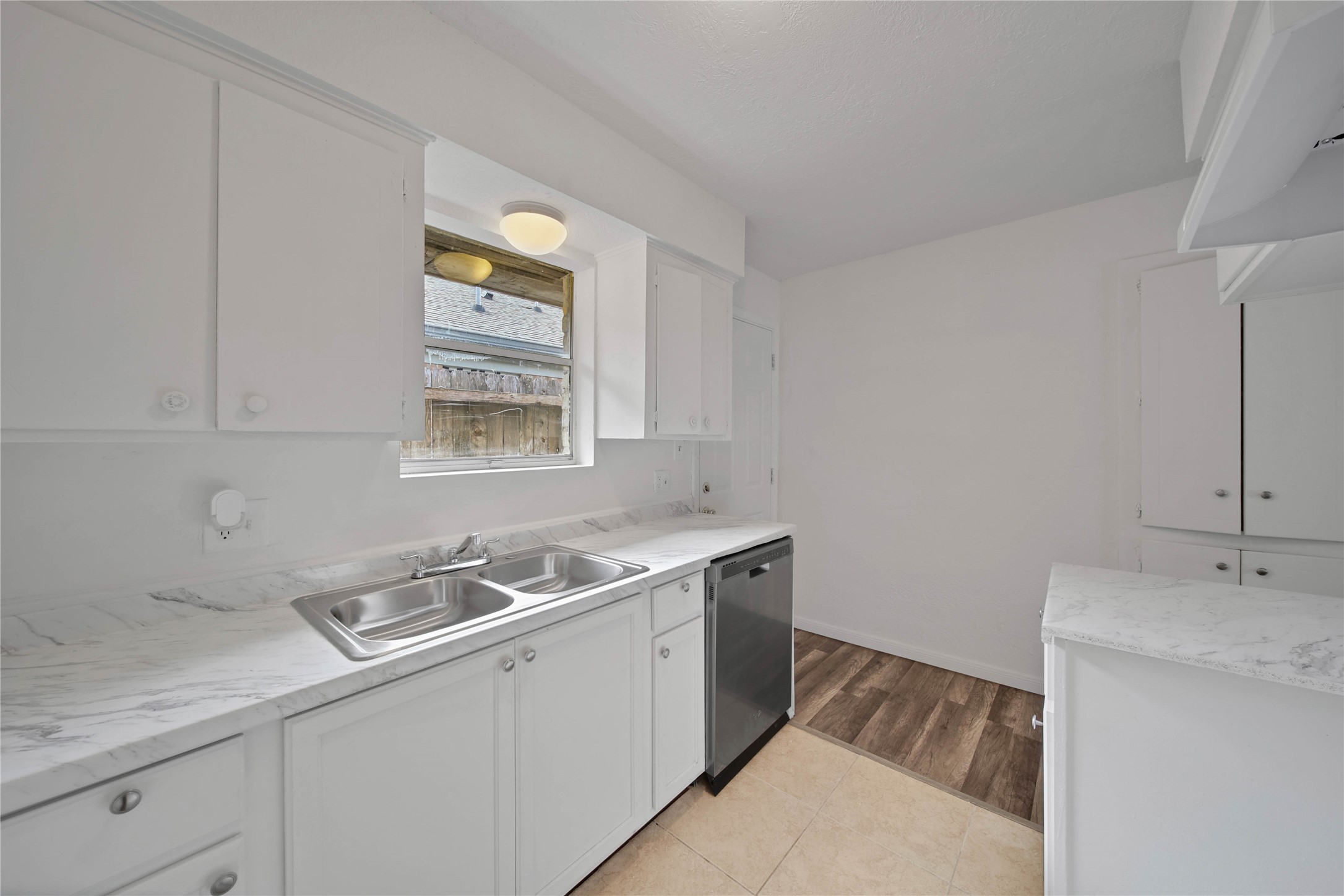 10006 Neuens Road 1 Property Photo 4