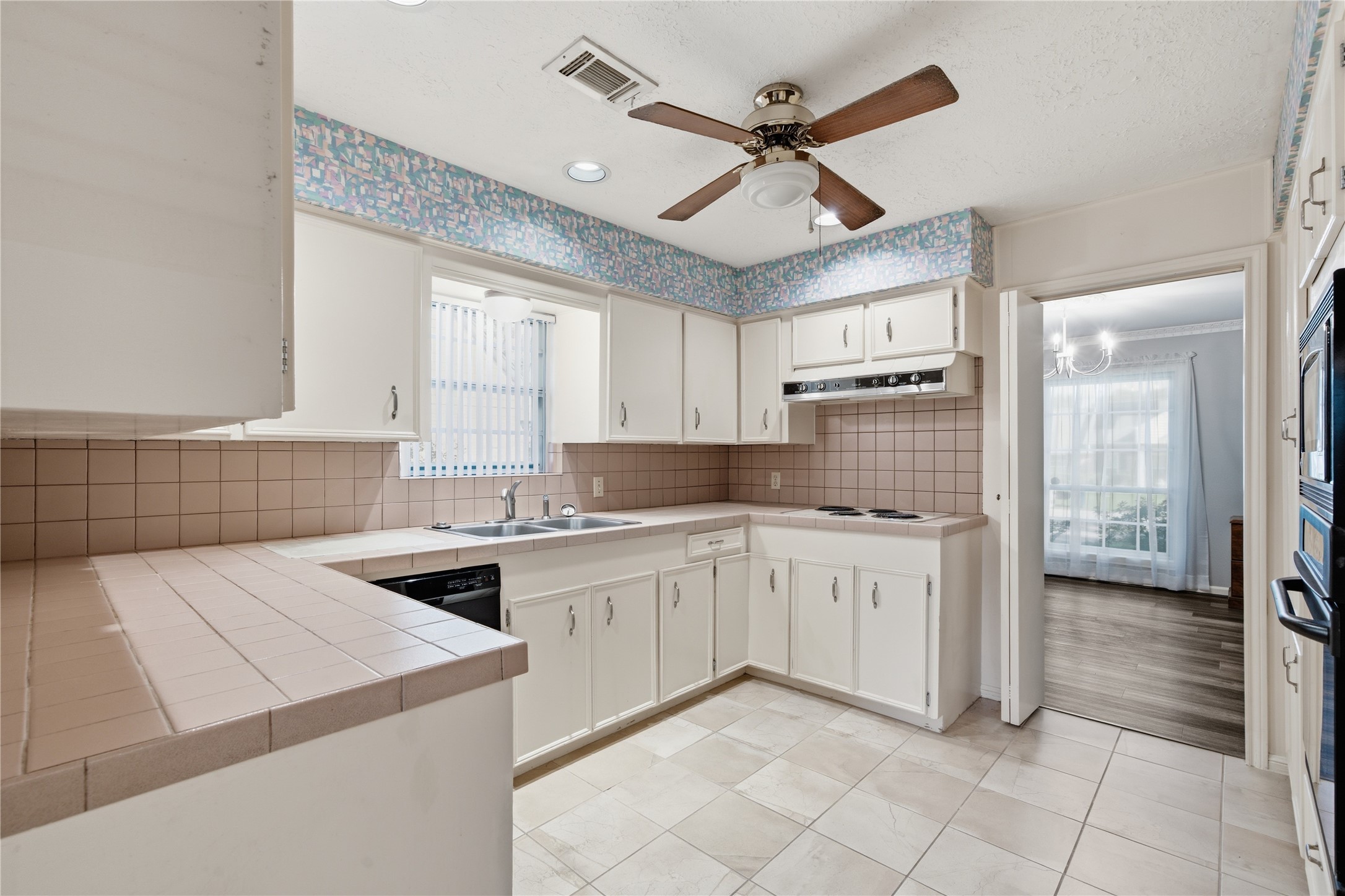 1909 Rampart Street Property Photo 11