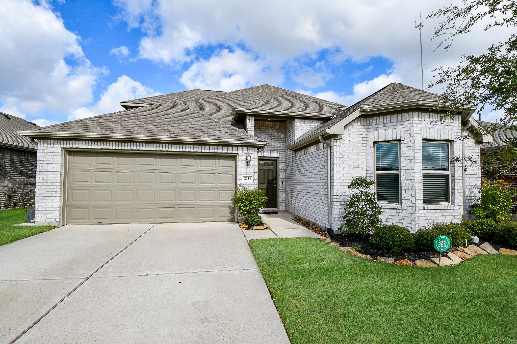 2114 Bronze Bay Drive Property Photo 1