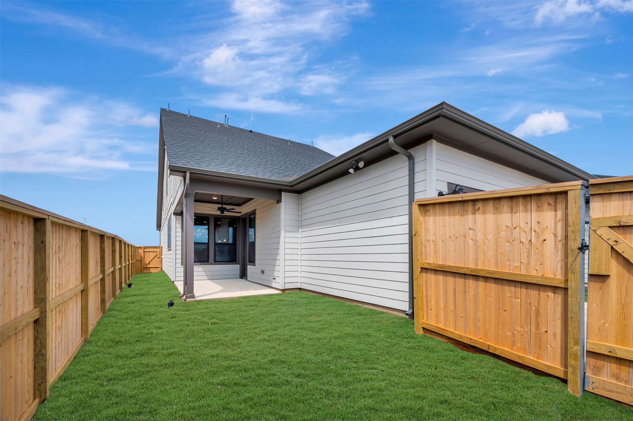 16730 Vibrant Avenue Property Photo 8