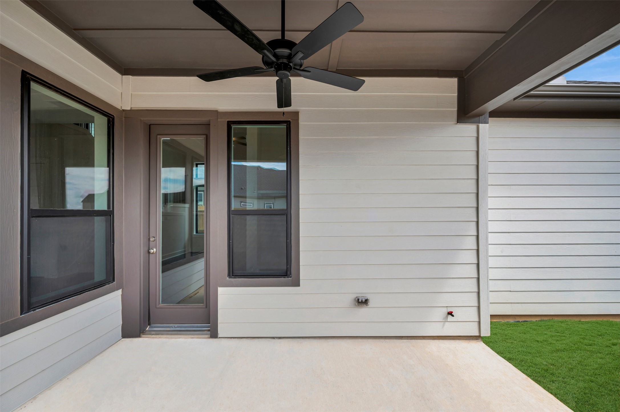 16730 Vibrant Avenue Property Photo 10