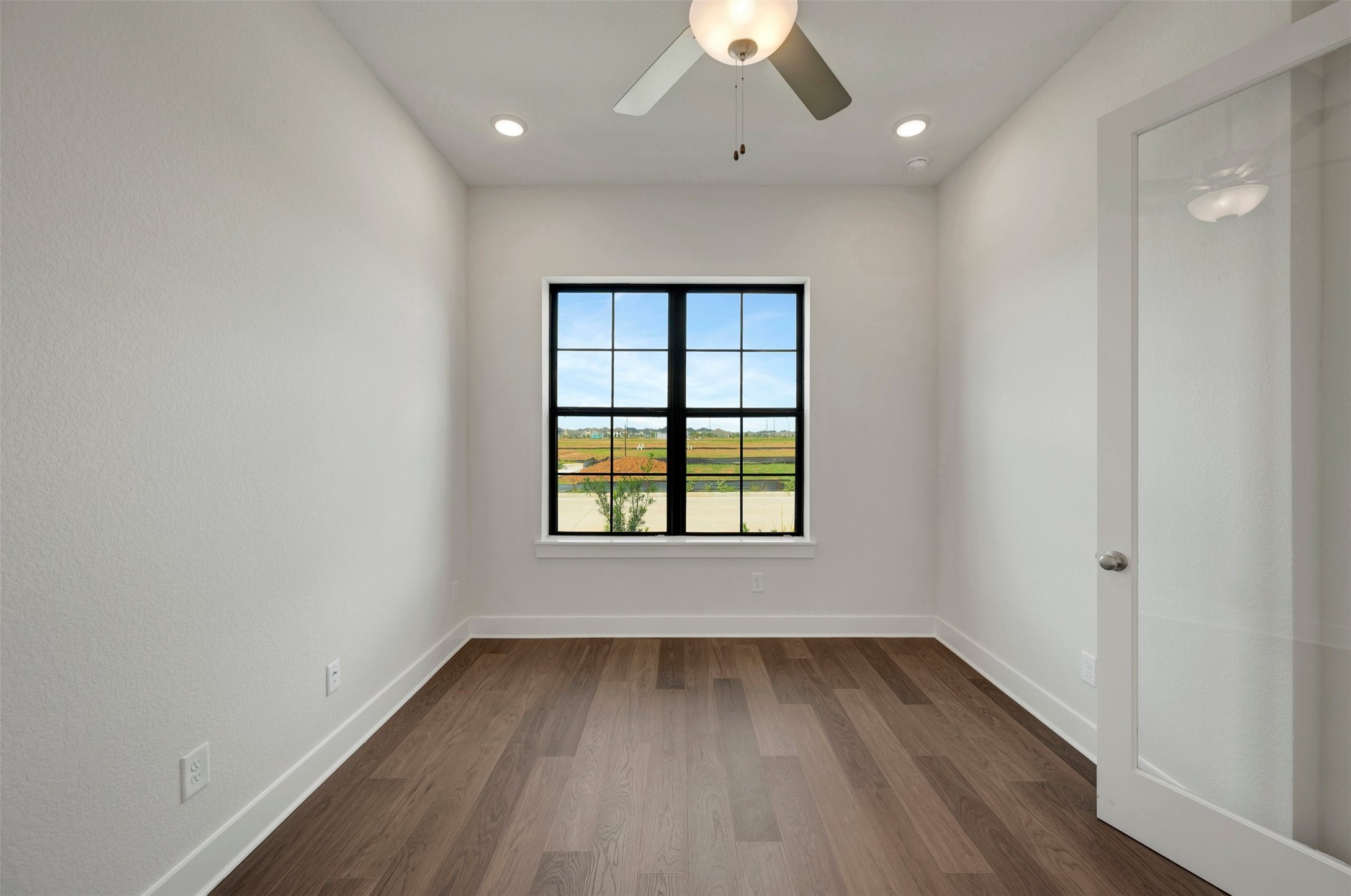 16730 Vibrant Avenue Property Photo 15