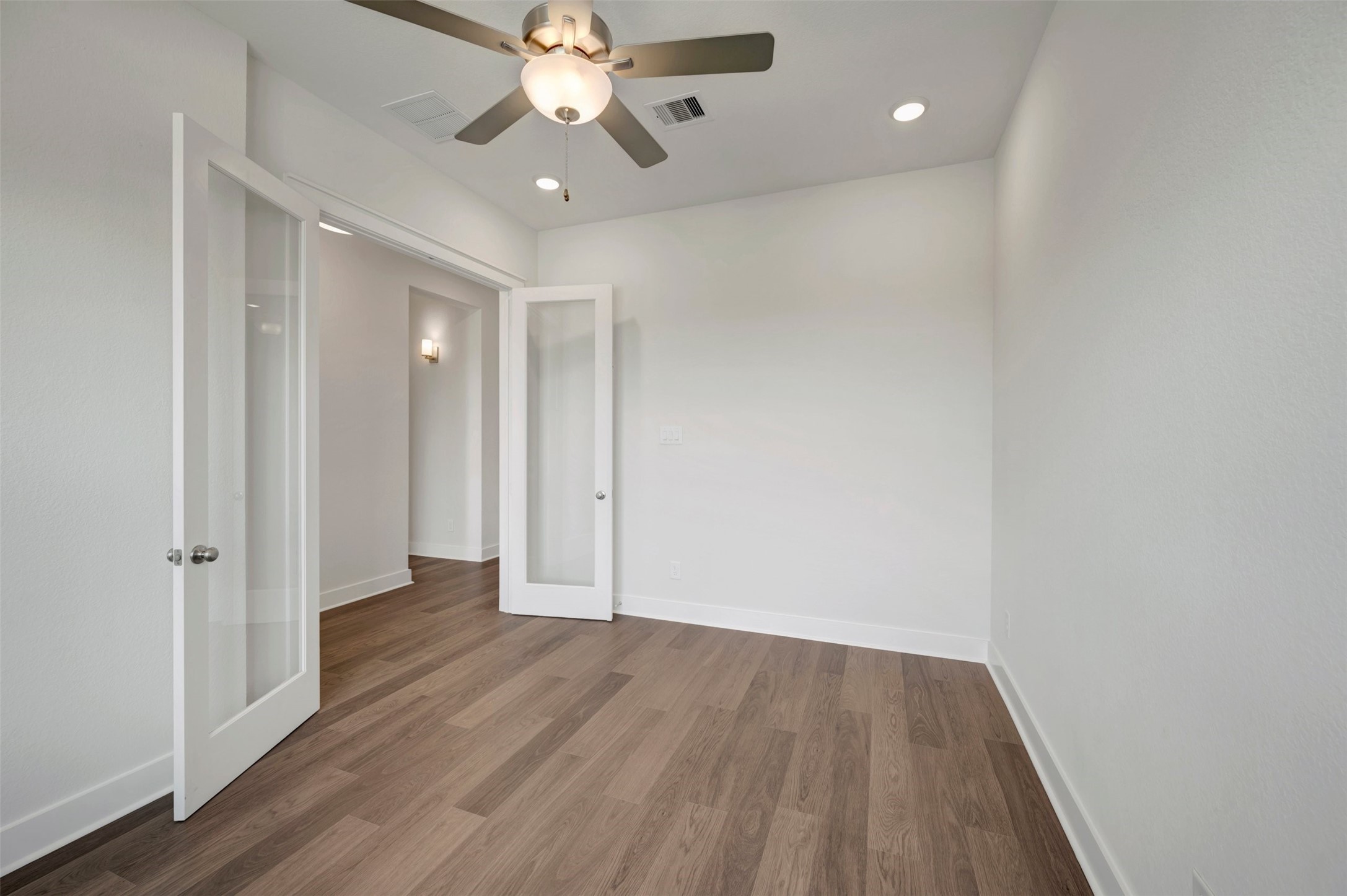 16730 Vibrant Avenue Property Photo 16
