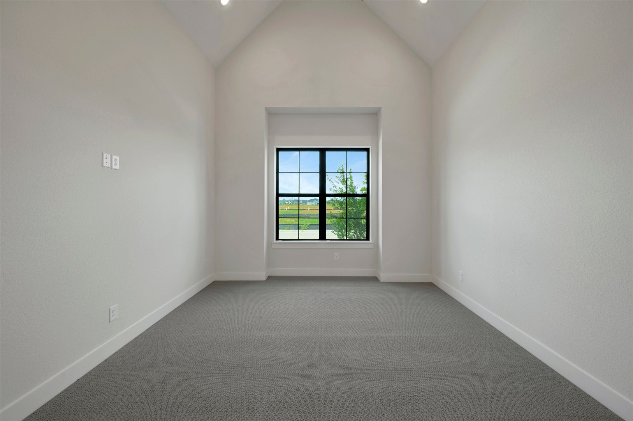 16730 Vibrant Avenue Property Photo 18