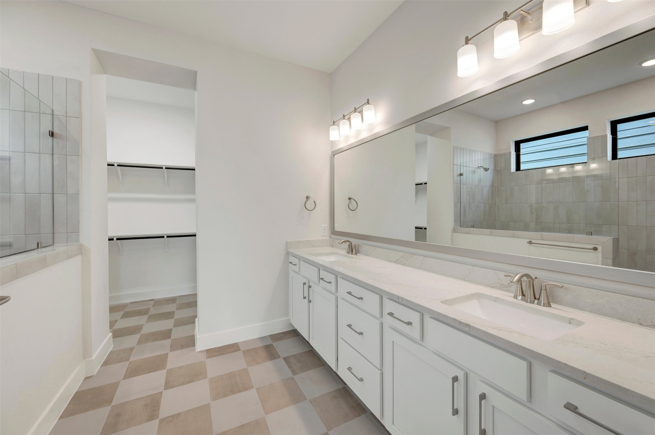16730 Vibrant Avenue Property Photo 21