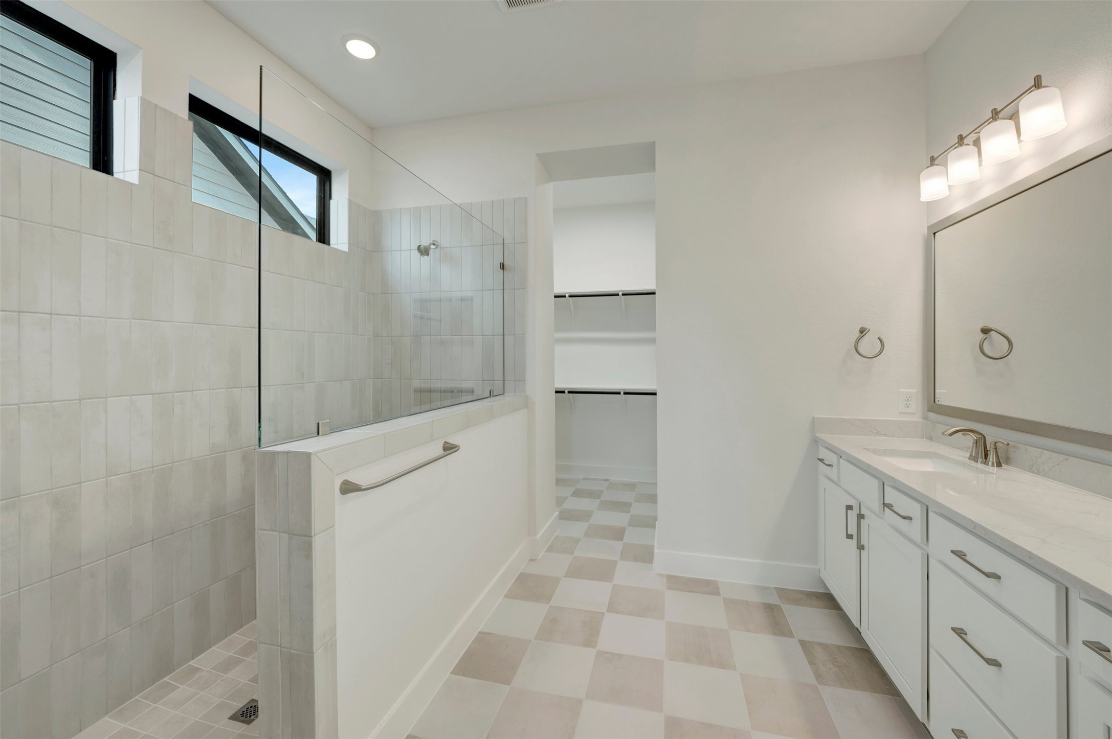 16730 Vibrant Avenue Property Photo 22