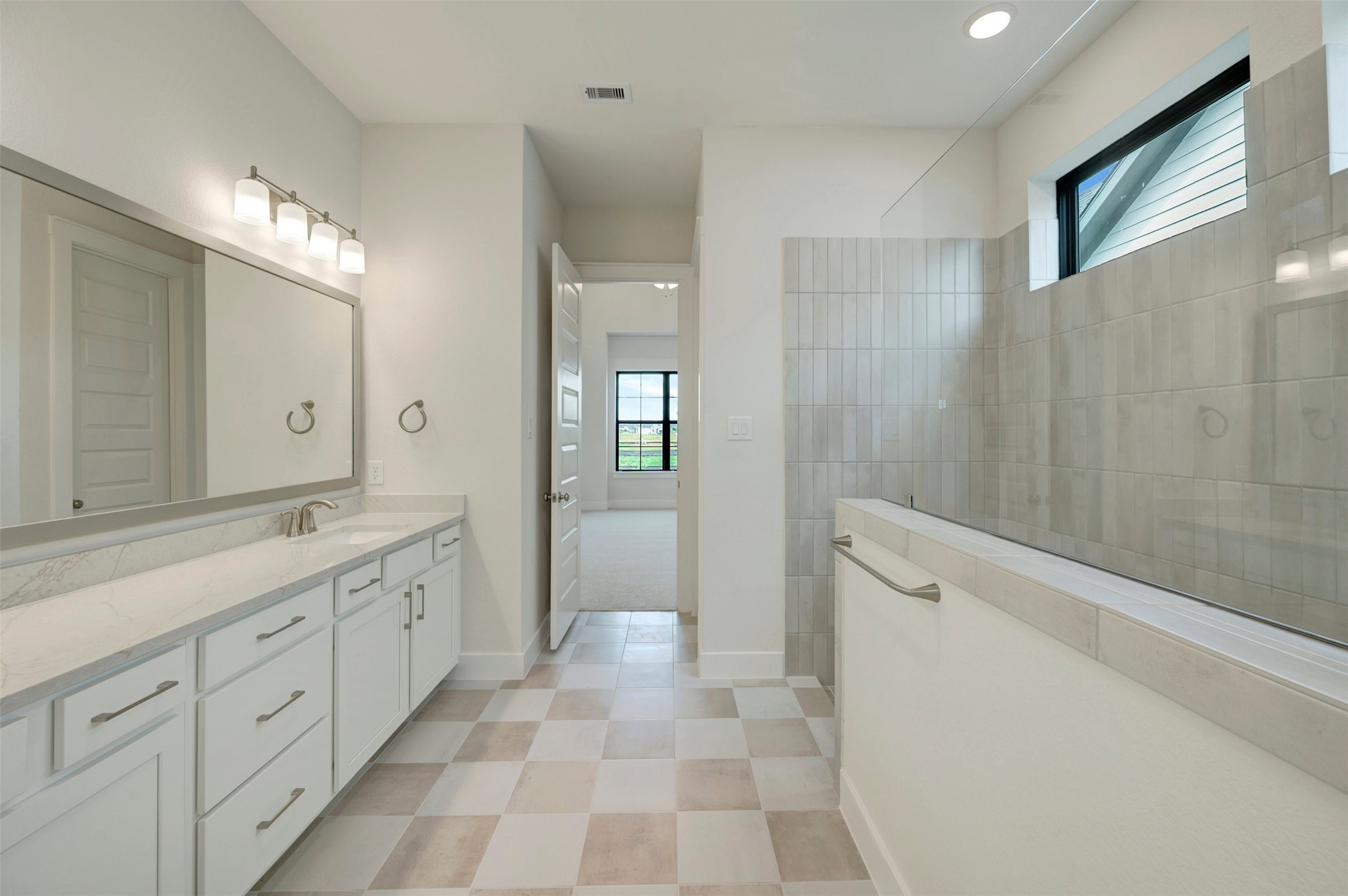 16730 Vibrant Avenue Property Photo 24