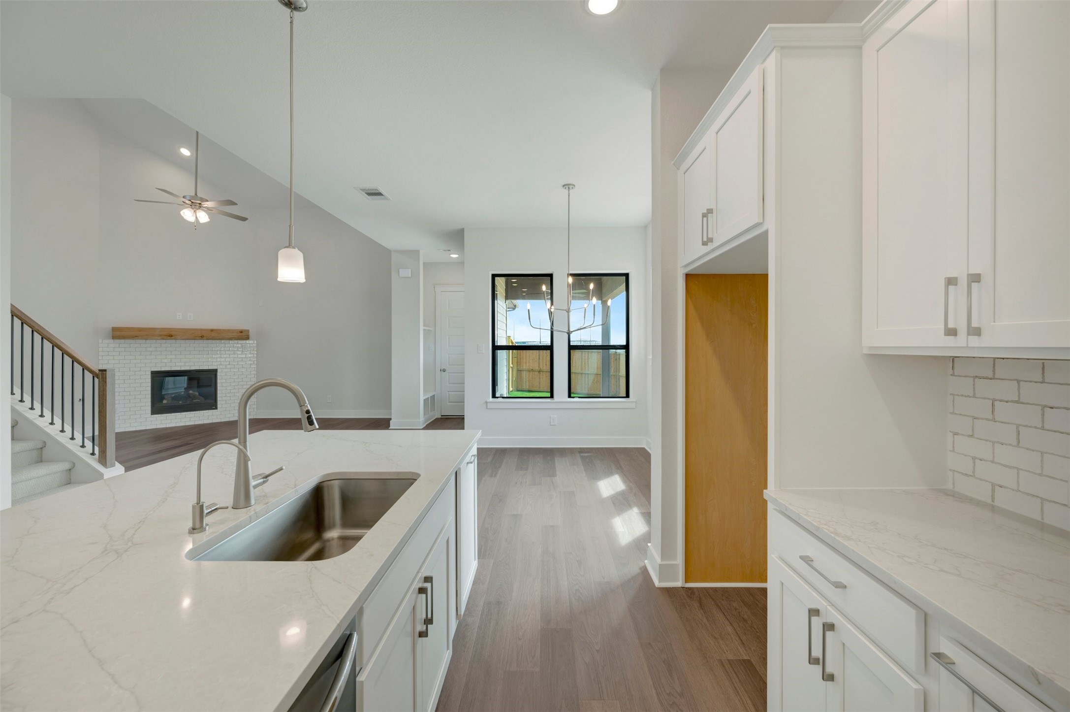16730 Vibrant Avenue Property Photo 27