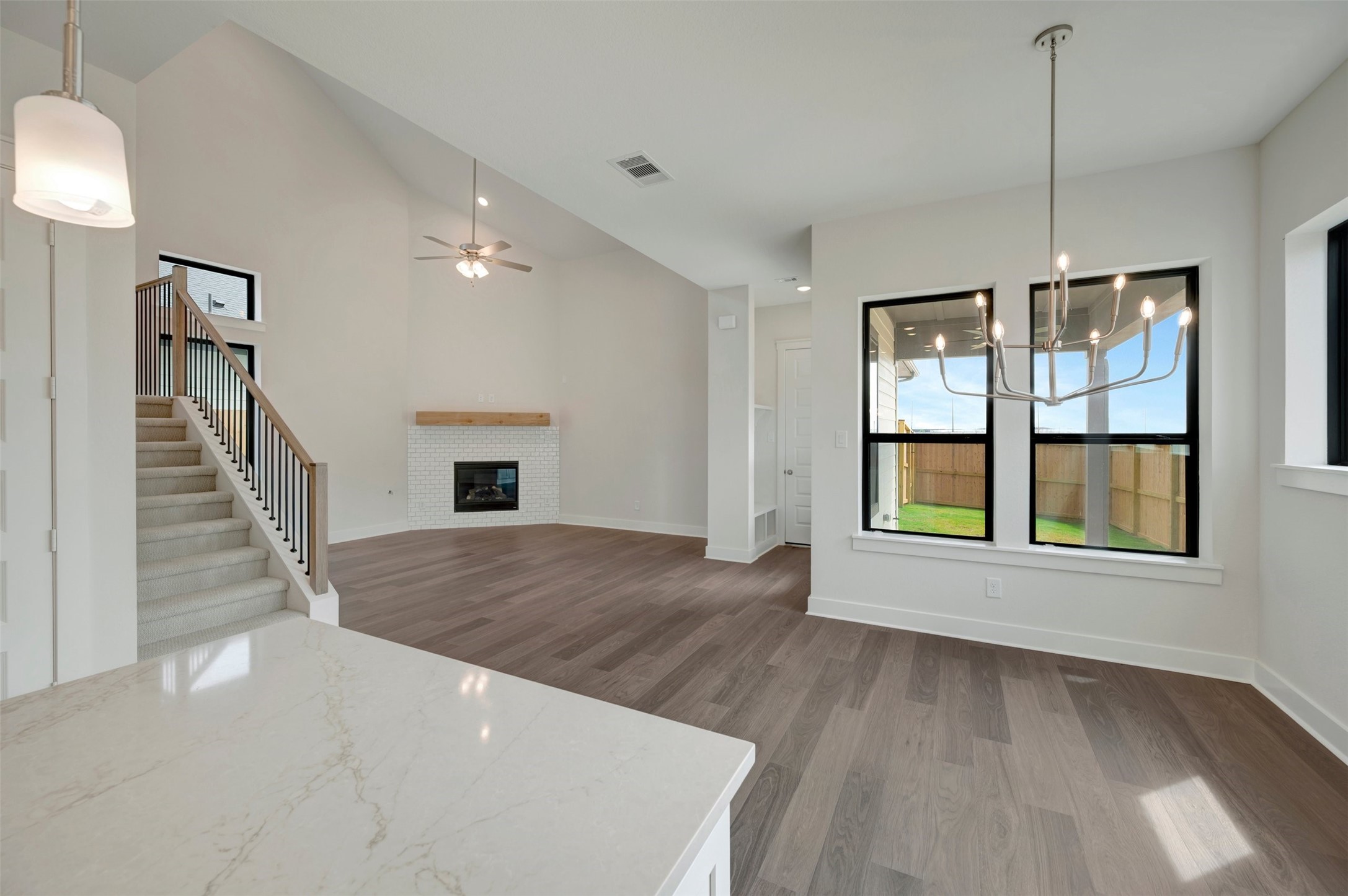 16730 Vibrant Avenue Property Photo 28