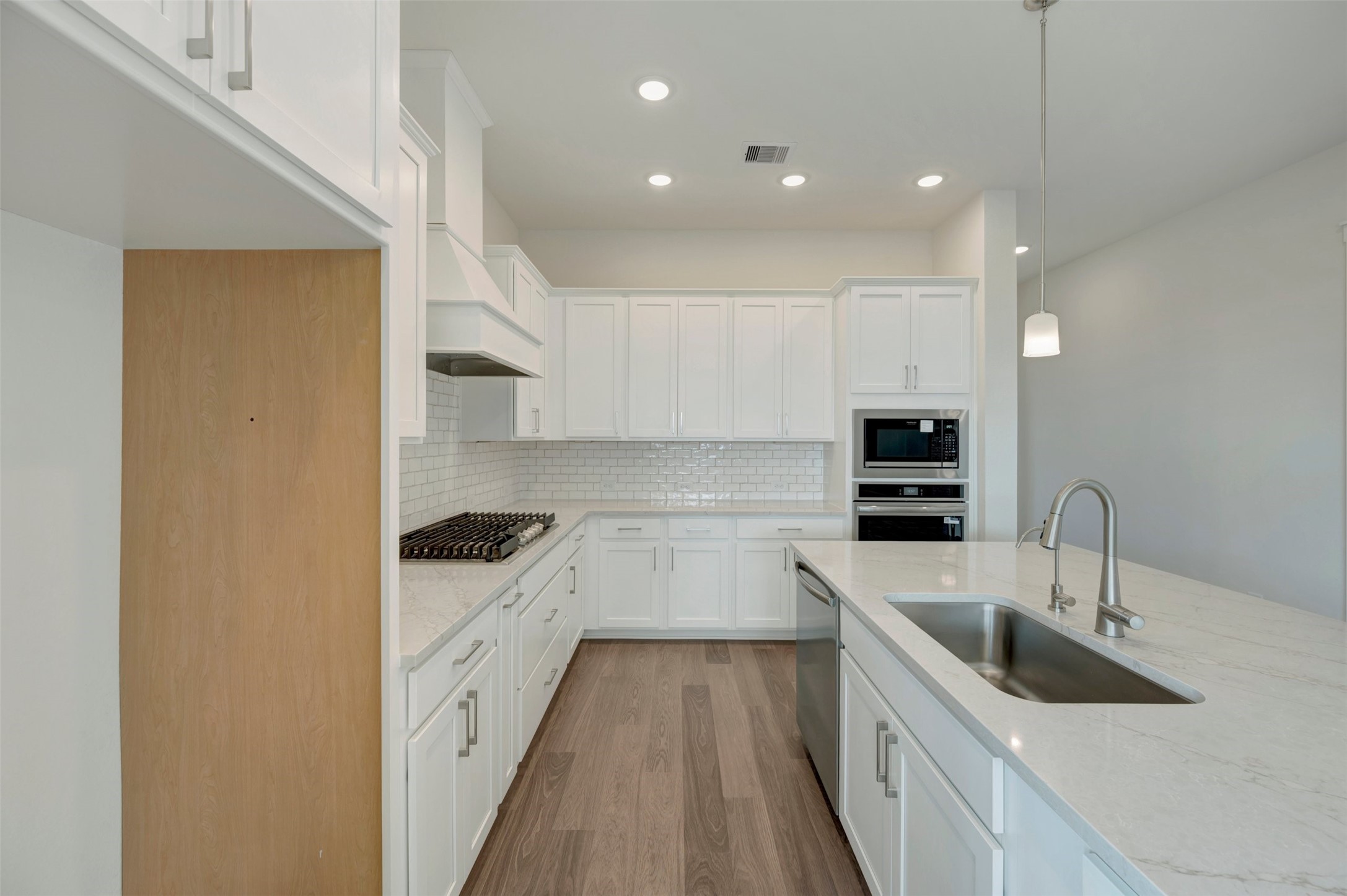 16730 Vibrant Avenue Property Photo 29