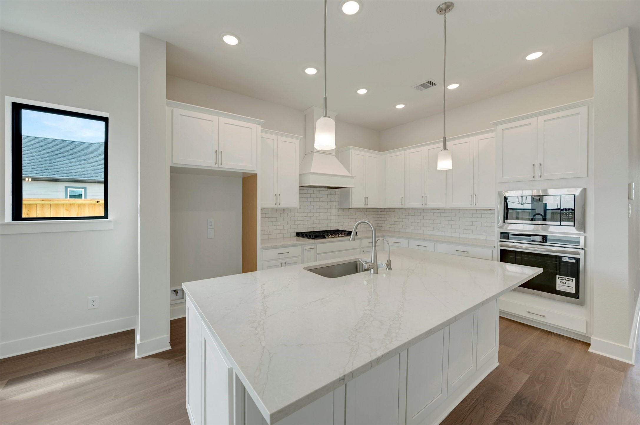 16730 Vibrant Avenue Property Photo 30