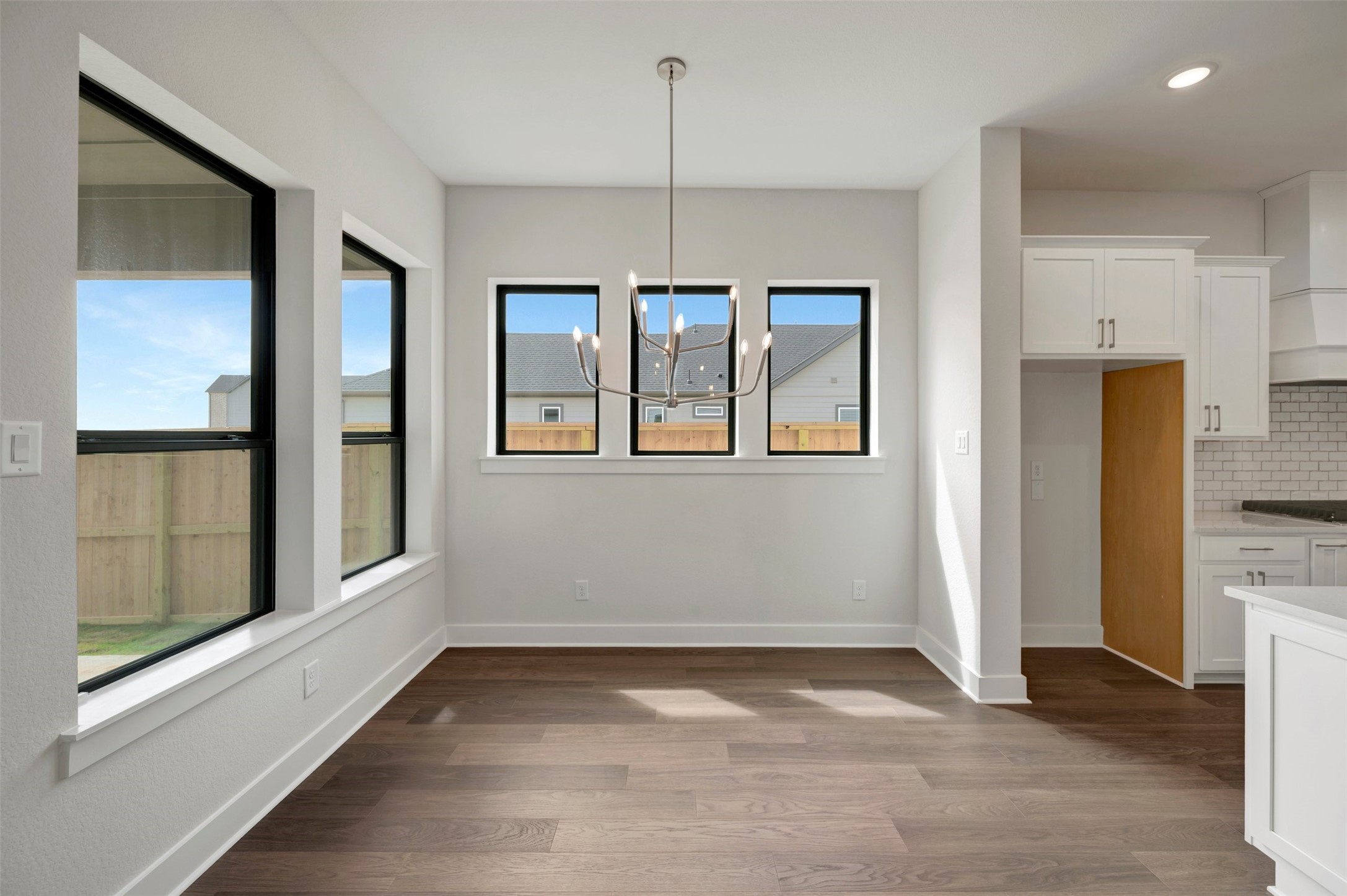 16730 Vibrant Avenue Property Photo 32