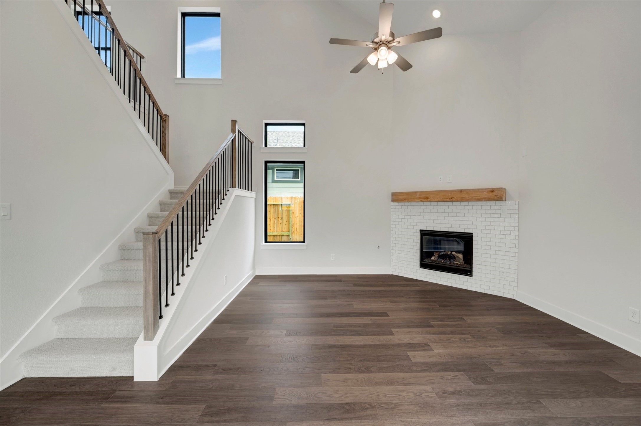 16730 Vibrant Avenue Property Photo 33
