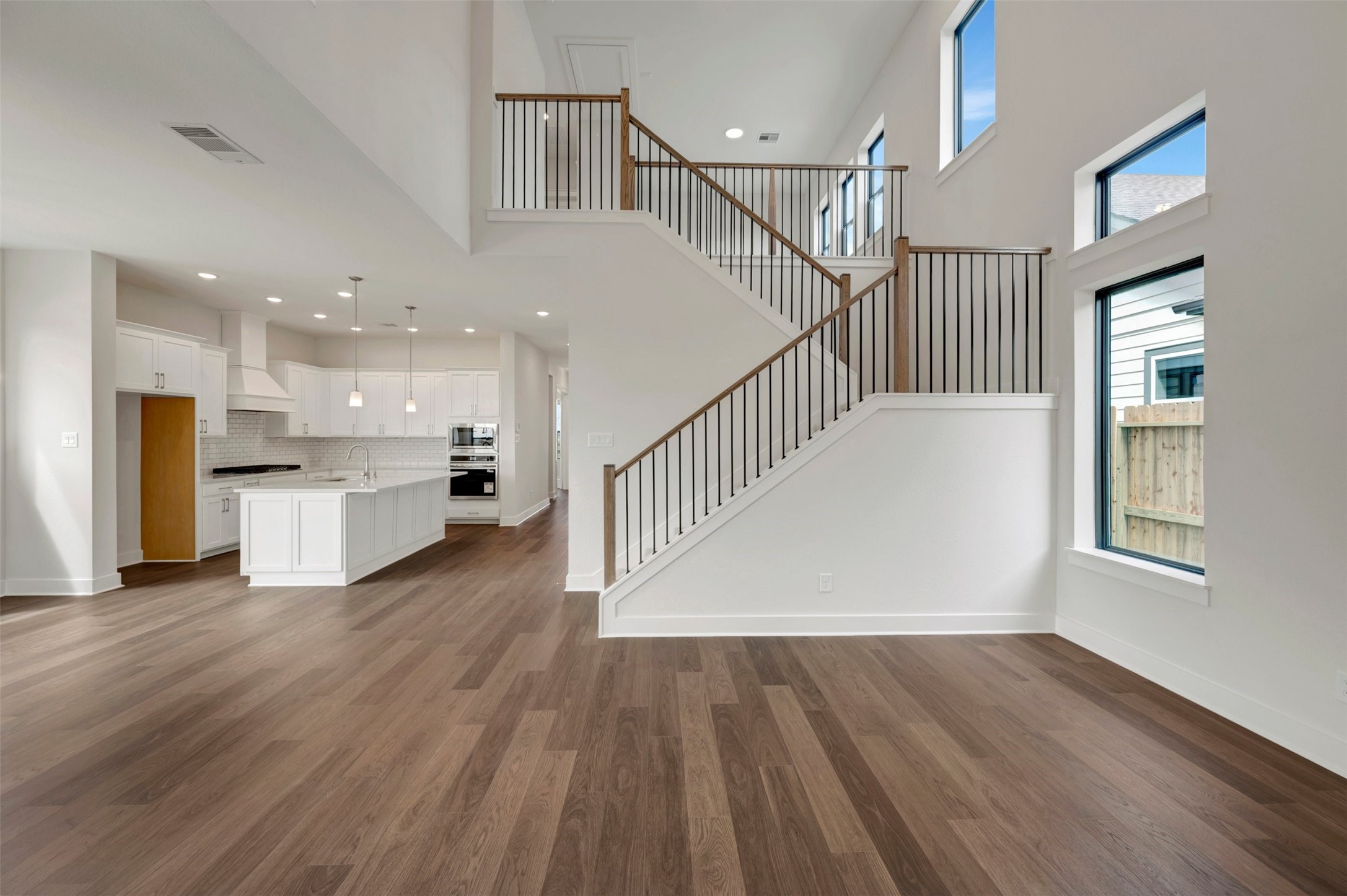 16730 Vibrant Avenue Property Photo 35