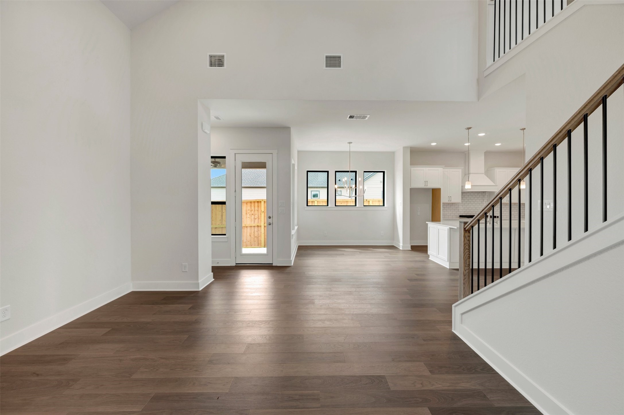 16730 Vibrant Avenue Property Photo 36