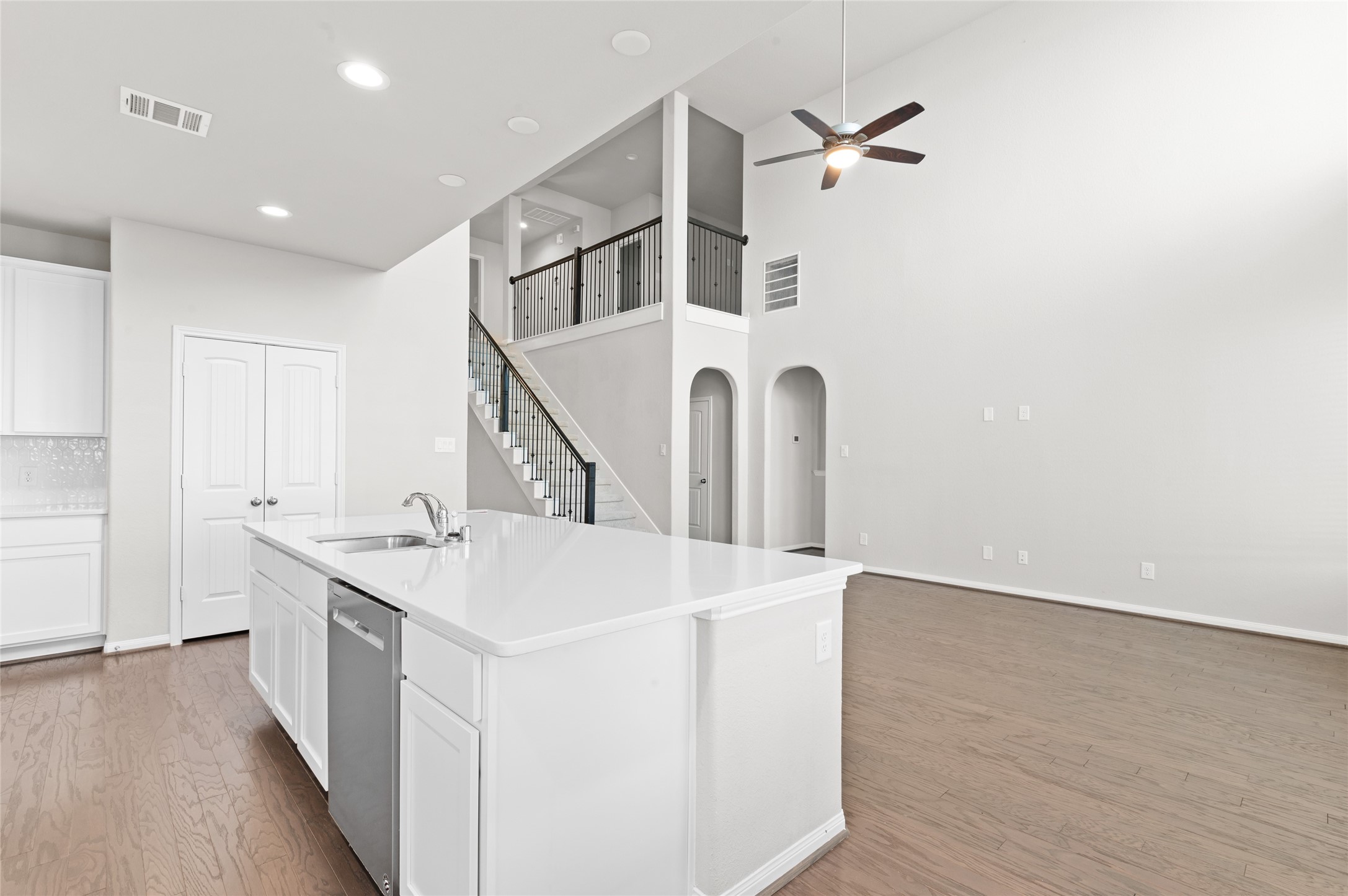 29650 Kynndal Shore Drive Property Photo 10
