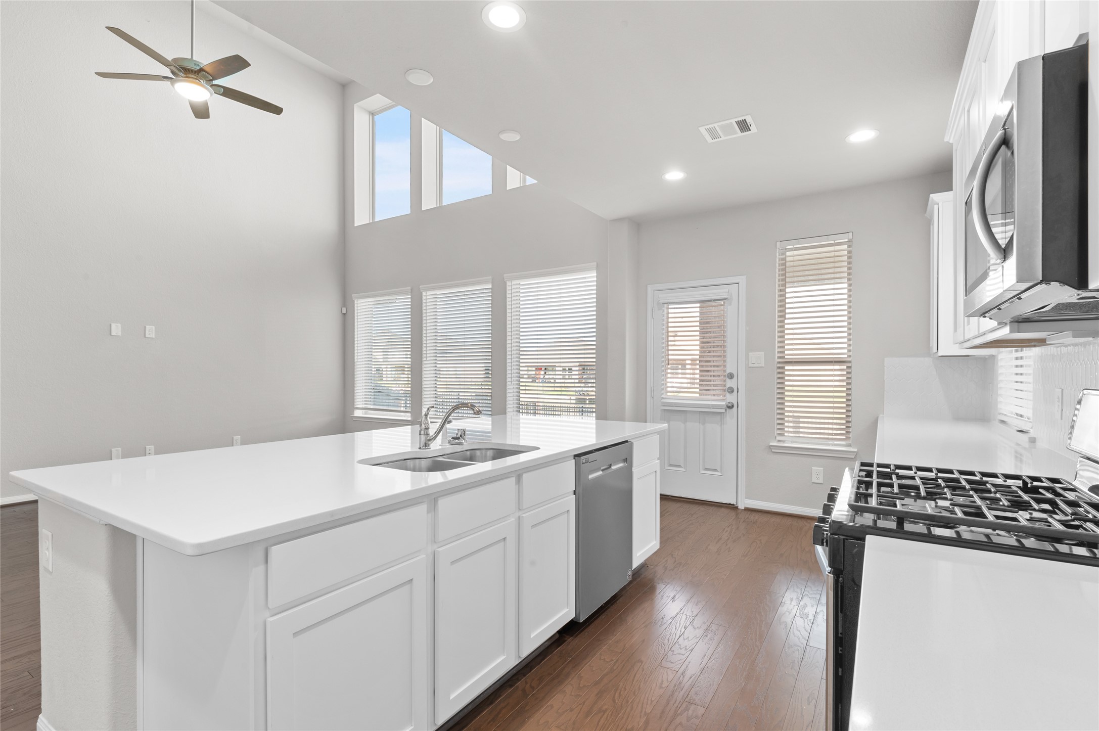 29650 Kynndal Shore Drive Property Photo 12