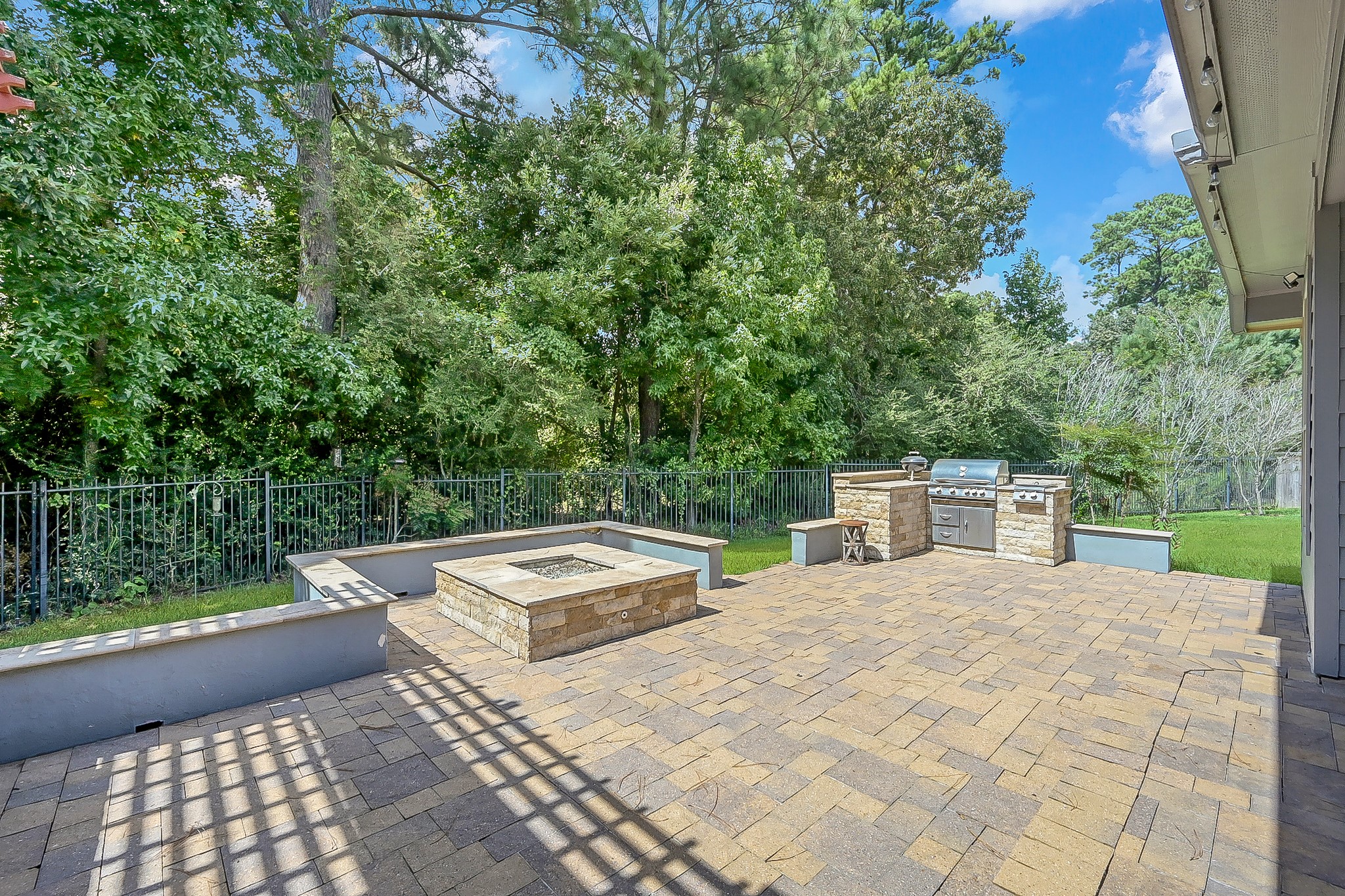 10 Windsinger Court Property Photo 24