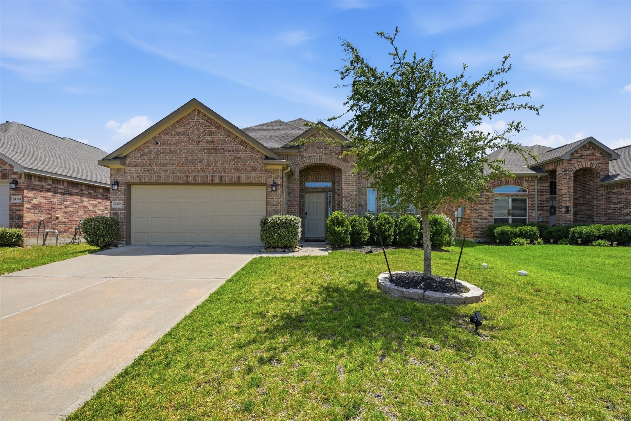 4305 E Bayou Maison Circle Property Photo 1