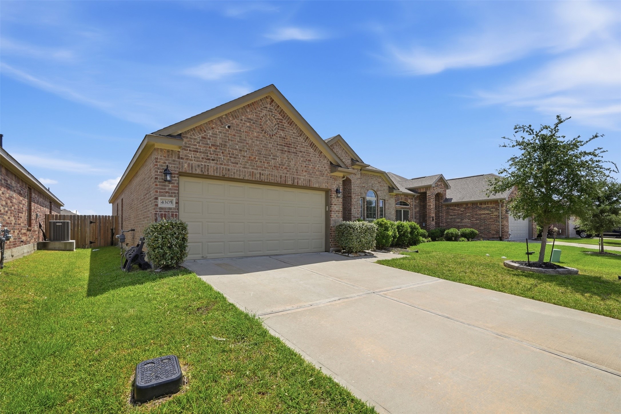 4305 E Bayou Maison Circle Property Photo 3